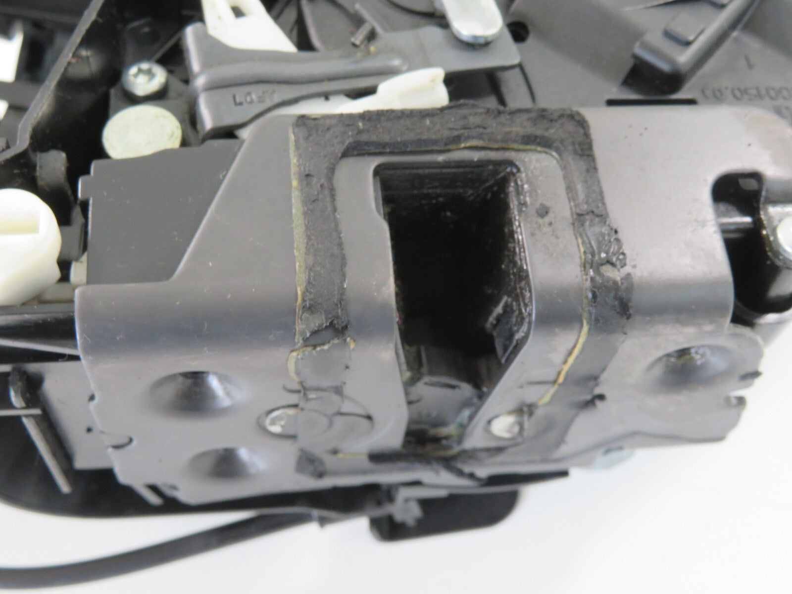 FORD C-MAX NSR LEFT REAR DOOR LOCK CATCH 3M5A-R26413-ES 2006-2010 1401-3