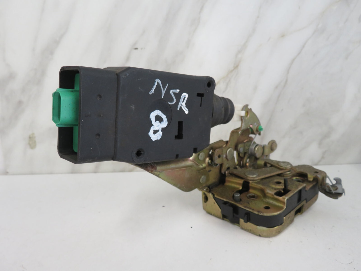 VOLVO V40 NSR PASSENGER REAR DOOR LOCK CATCH 1995-2004 AMS-8