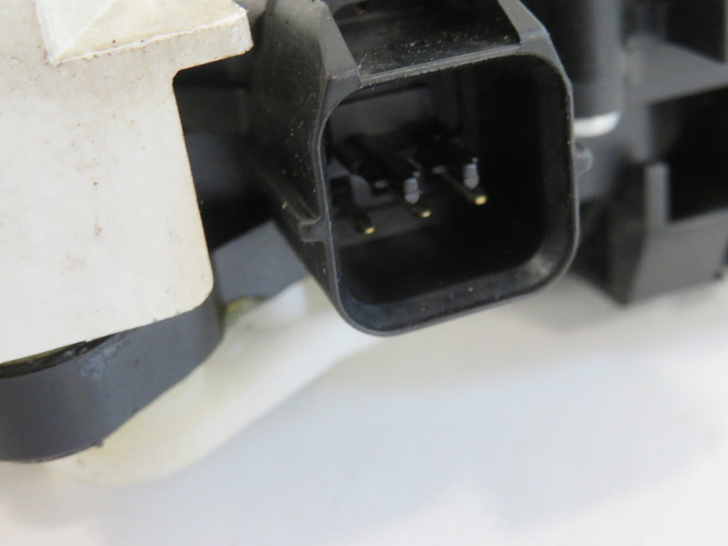 PEUGEOT 4007 OSR DOOR LOCK CATCH 2007-2012 1603-11