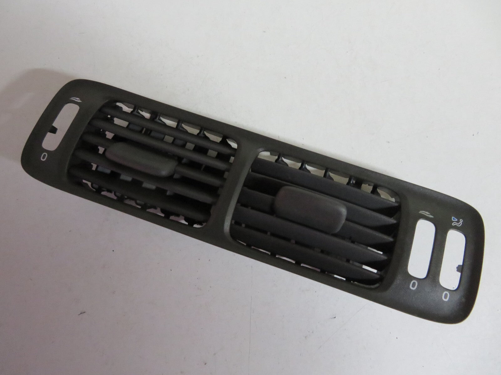 VOLVO C70 DASHBOARD CENTRE AIR VENTS 1996-2004 AMS1557-8