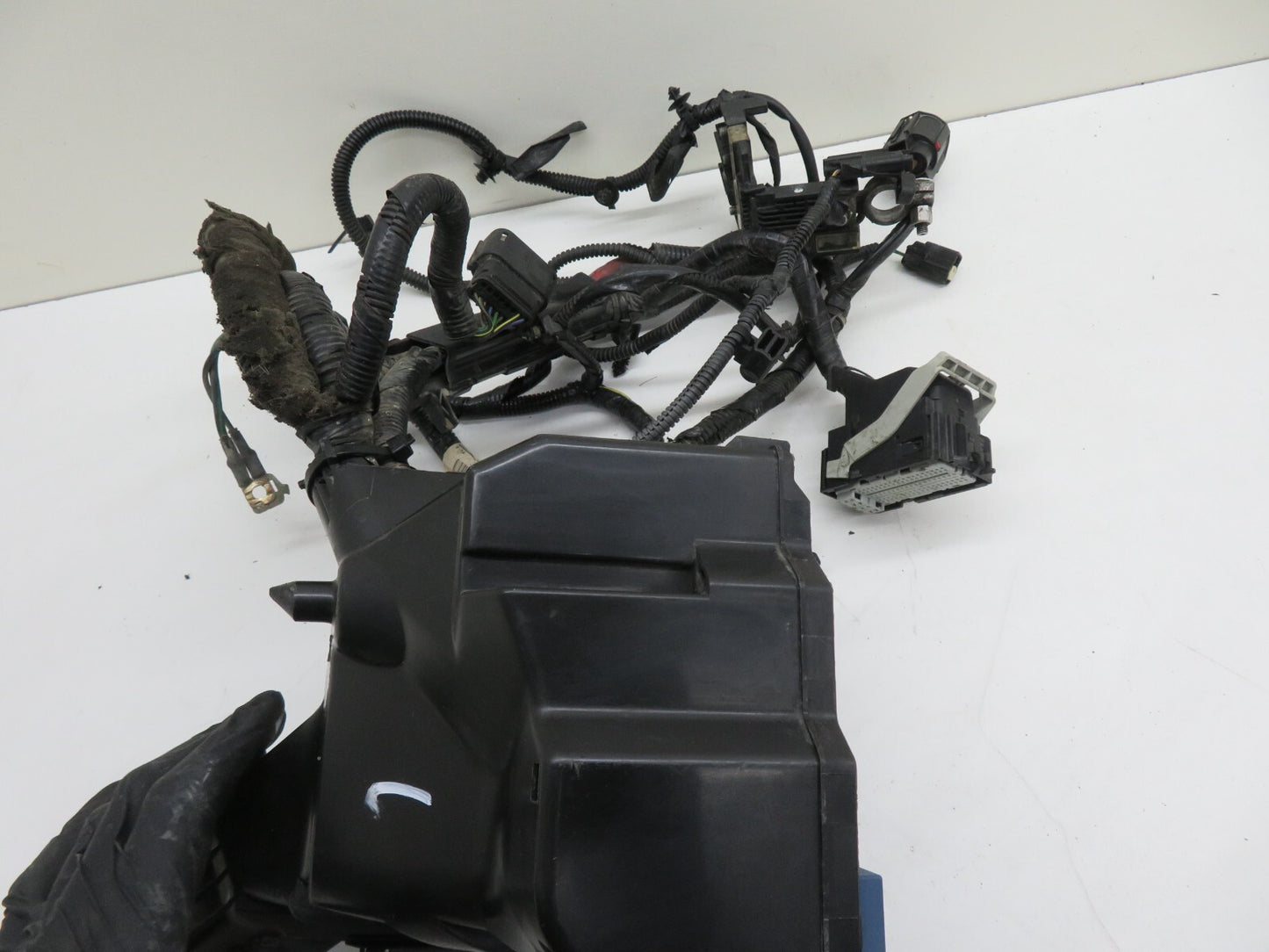 FORD FIESTA MK7 ST180 ENGINE BAY FUSE BOX WITH CUT LOOM 2013-2017 1543-1