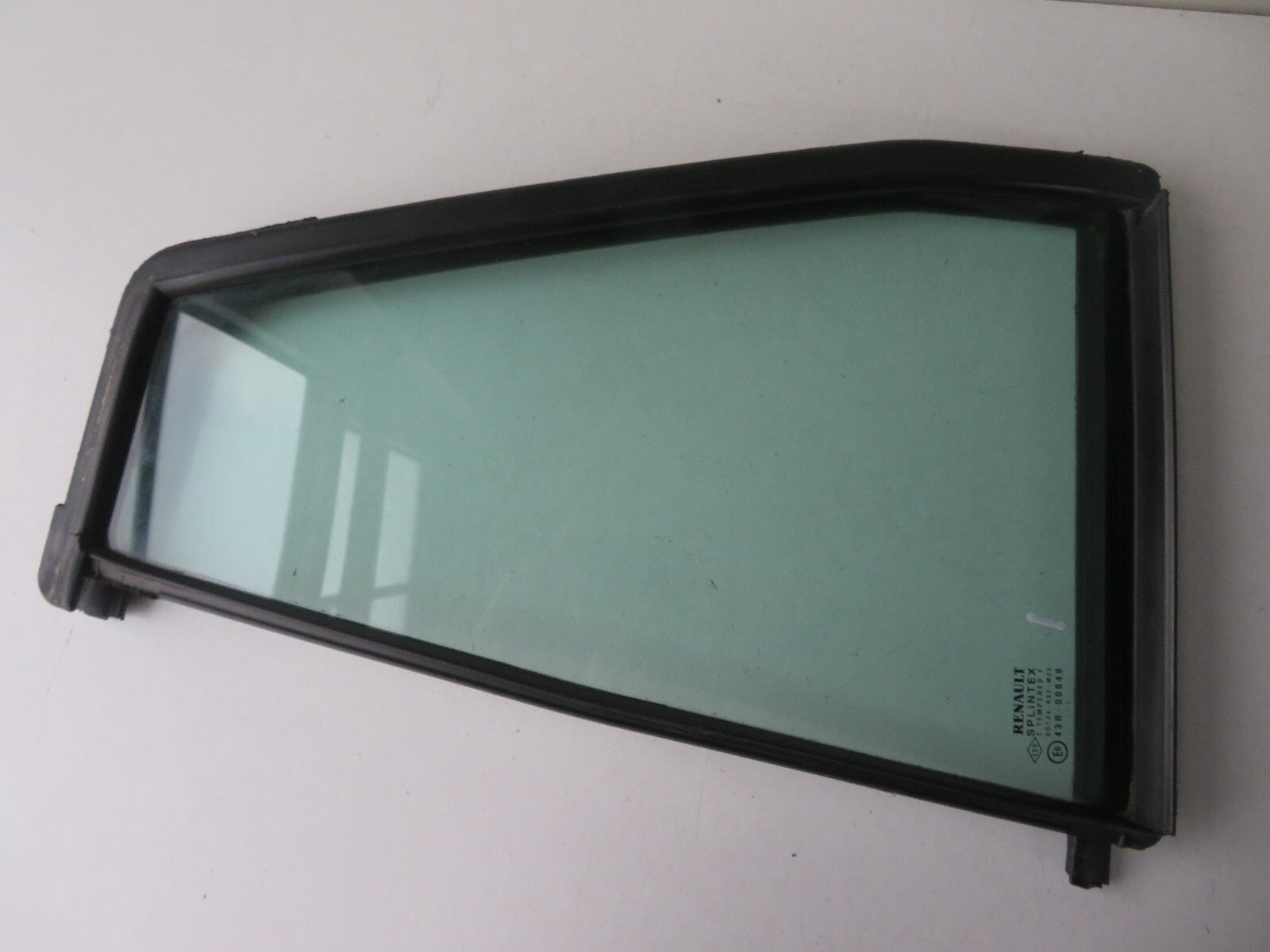 RENAULT LAGUNA ESTATE NSR QUARTER GLASS 2001-2005 A1504-1