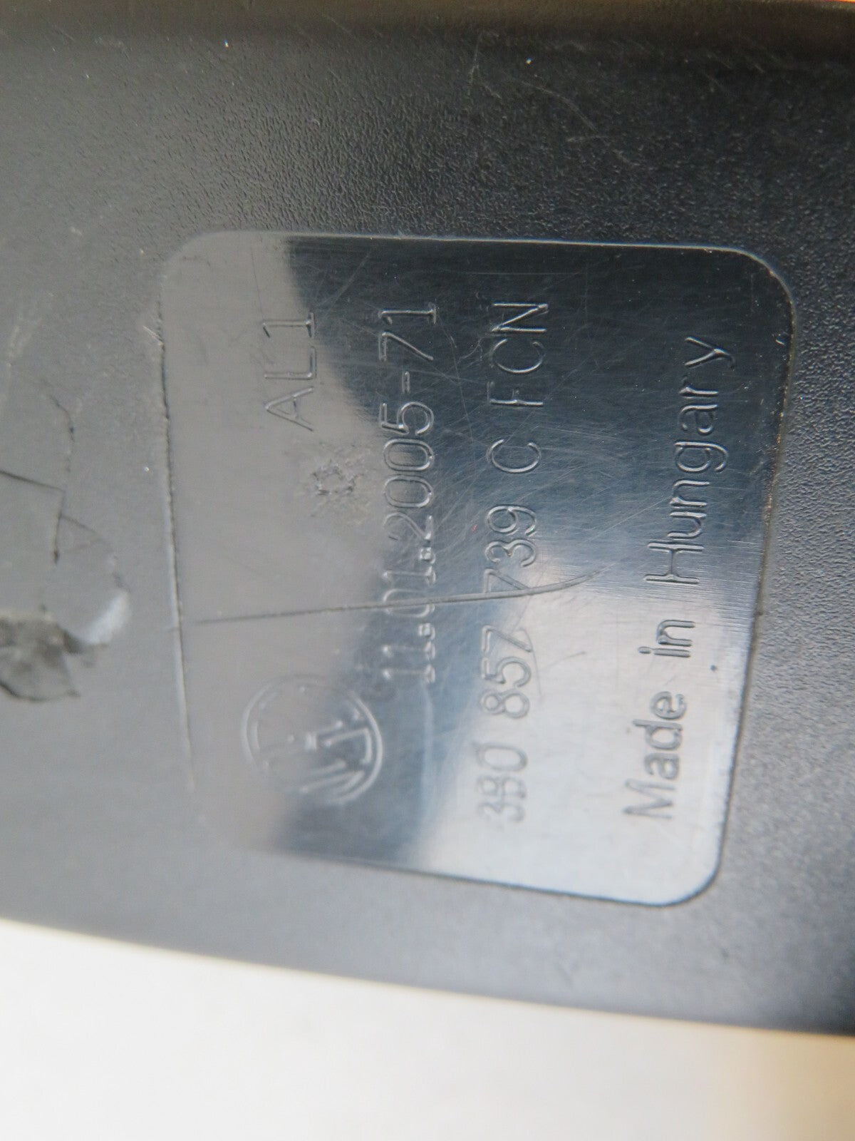 VOLKSWAGEN VW PASSAT B5.5 REAR SEAT BELT BUCKLES 3B0857739C 01-05 AMS1348