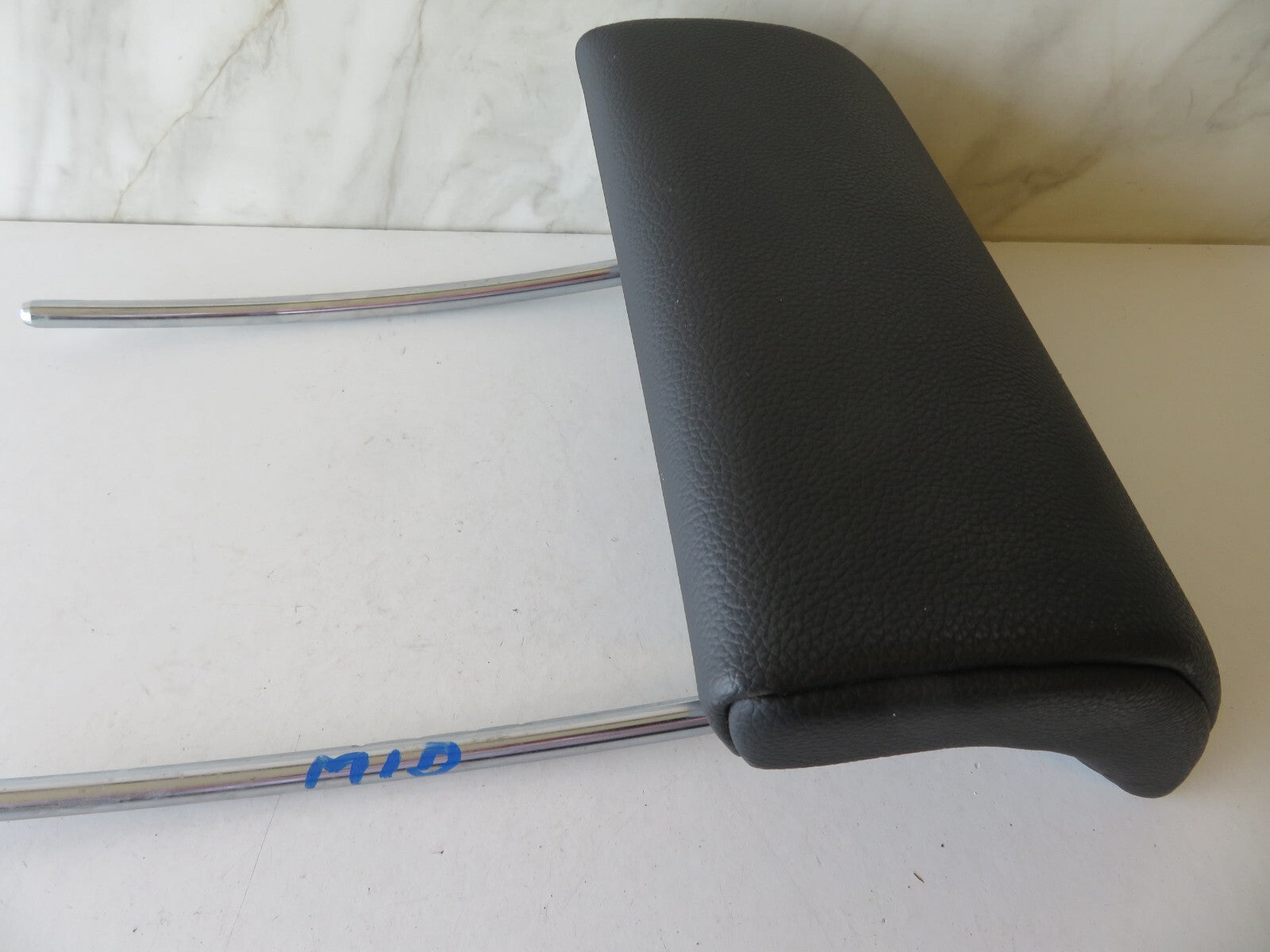 MERCEDES BENZ B CLASS W169 REAR MIDDLE LEATHER HEAD REST 2006-2010 AMS1211