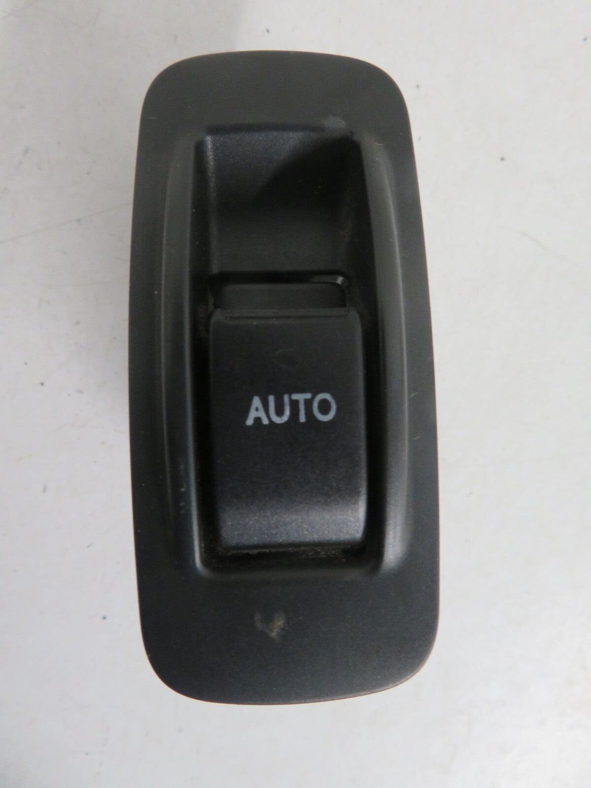 TOYOTA COROLLA REAR WINDOW SWITCH LEFT SIDE 84810-02040  2004-2007 MIX1424-22