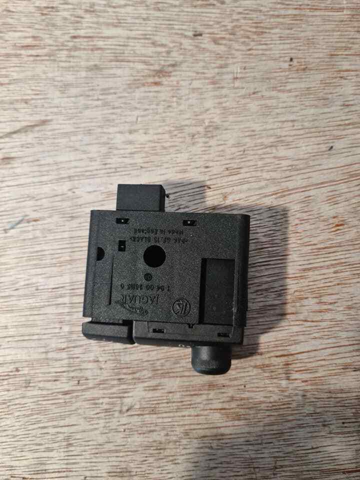 JAGUAR XJ HEADLIGHT DIMMING ADJUST SWITCH AND BOOT RELEASE 1999-2002