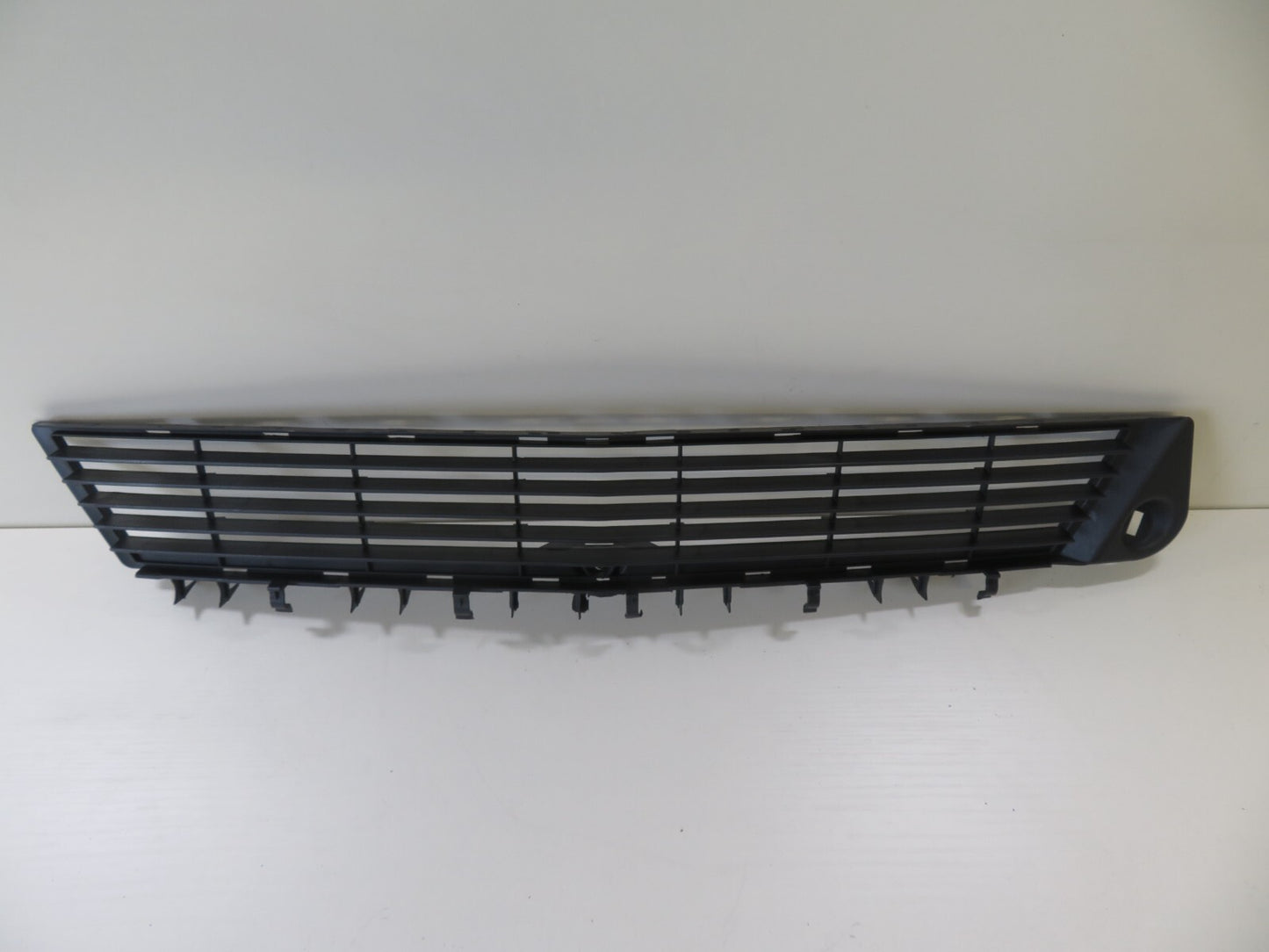 FRONT GRILL FOR VAUXHALL VECTRA FOR YEARS 2003-2005