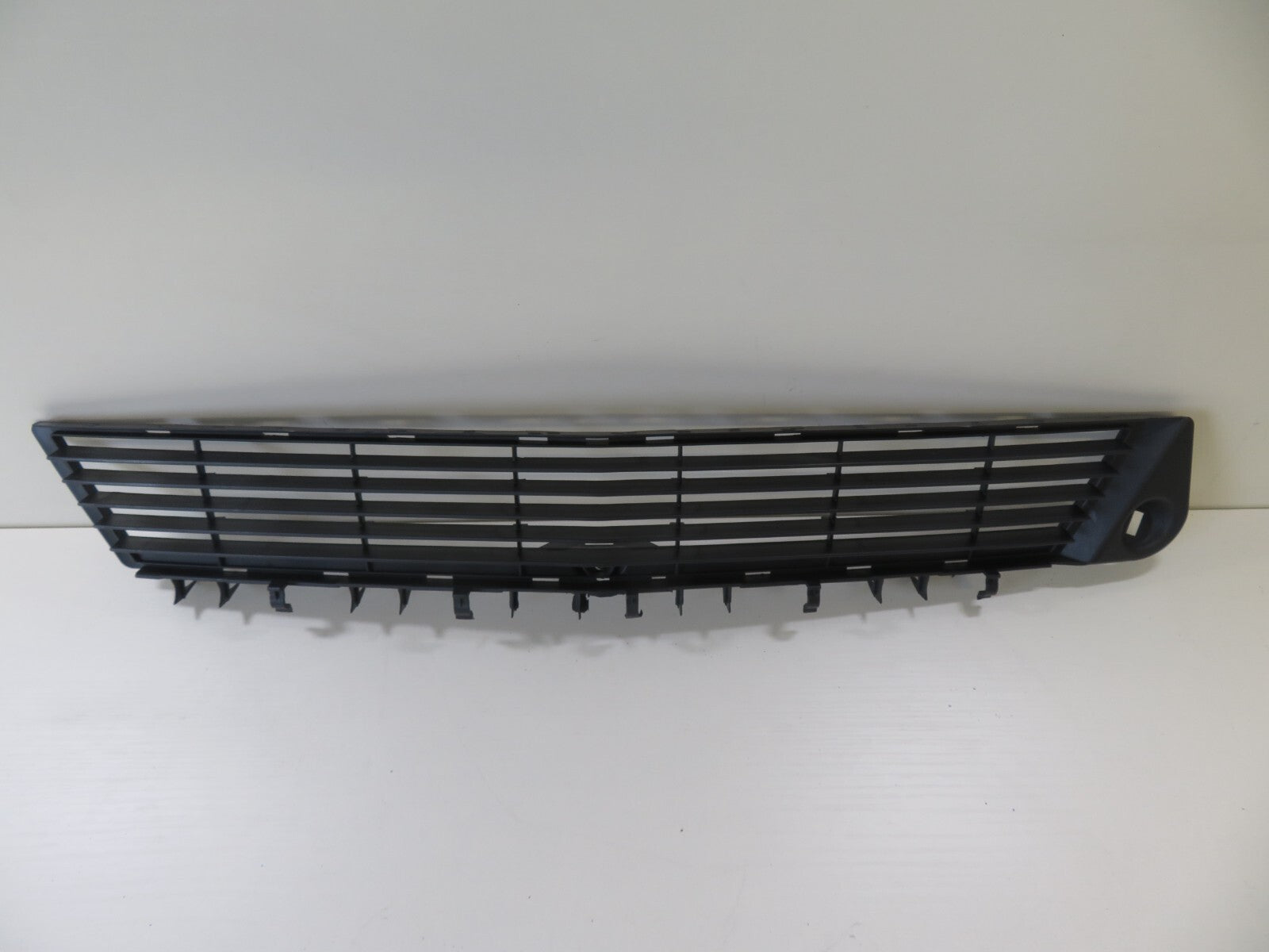 FRONT GRILL FOR VAUXHALL VECTRA FOR YEARS 2003-2005