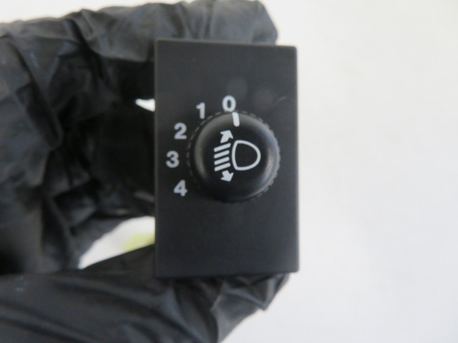 SUZUKI SWIFT HEADLIGHT LEVEL SWITCH 1988-2002 1439-16