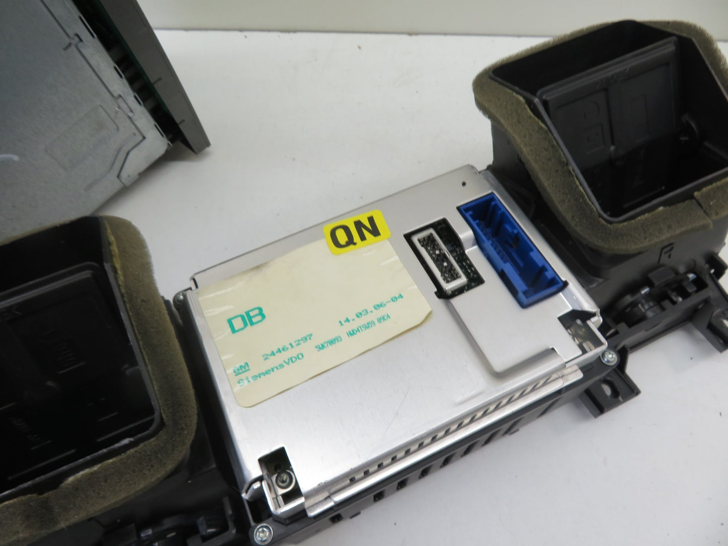 VAUXHALL VECTRA C HEAD UNIT WITH DISPLAY 13188477 24461297 2002-2008 KF55-3