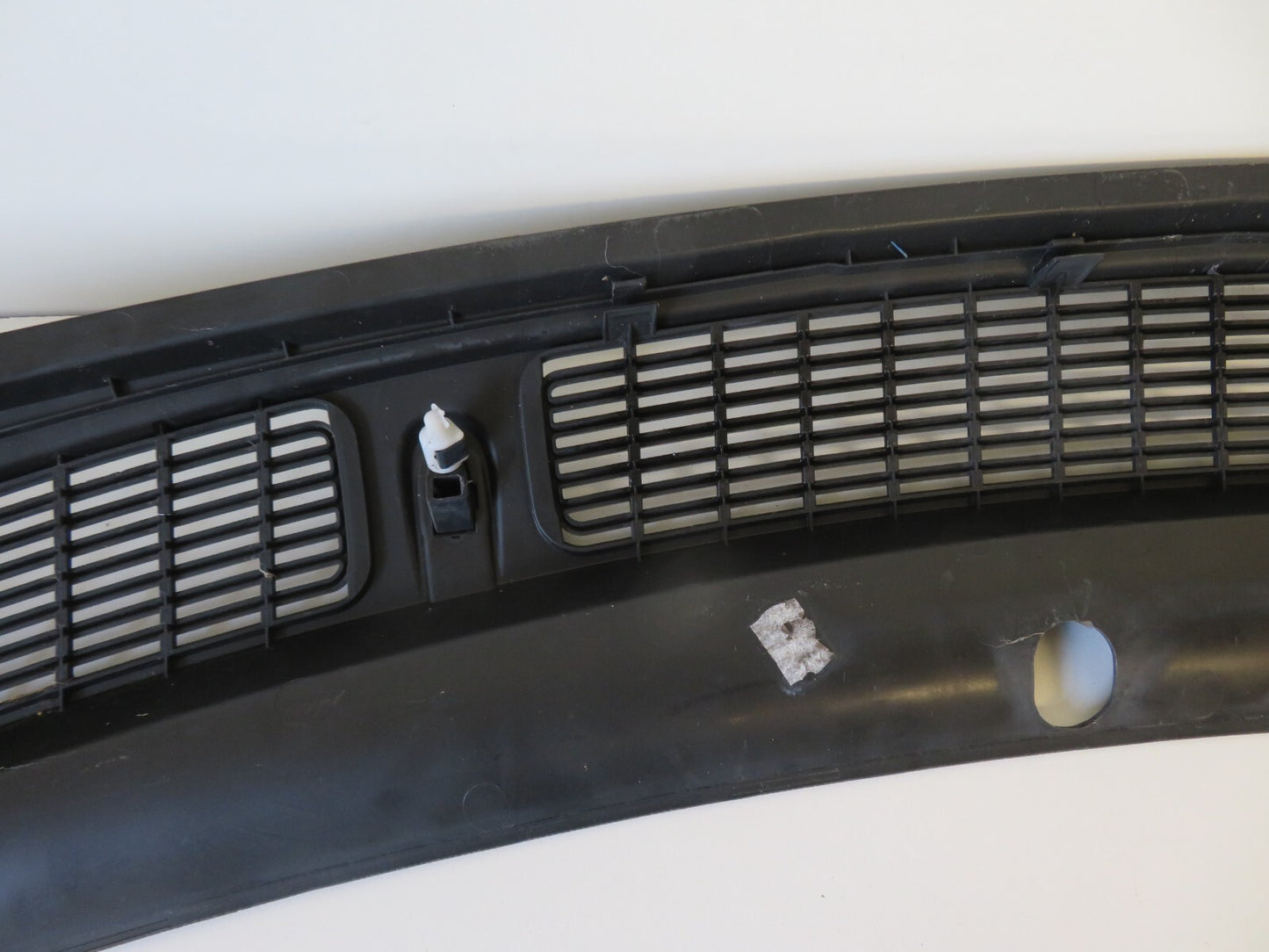 SKODA FABIA MK2 WINDSCREEN SCUTTLE PANEL TRIM WITH WASHER JETS 2007-2015