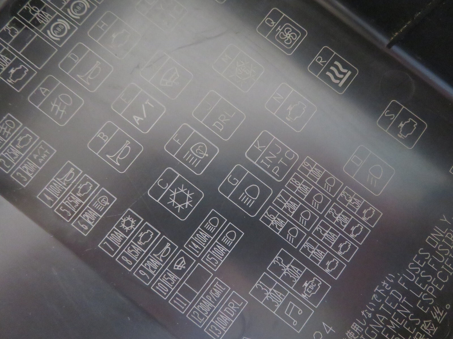 PEUGEOT 4007 ENGINE BAY FUSE BOX COVER PR061-01000 2007-2012 1603-1