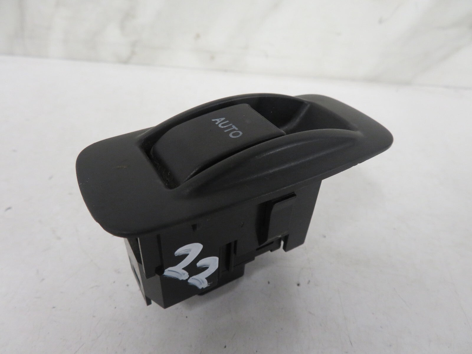 TOYOTA COROLLA REAR WINDOW SWITCH LEFT SIDE 84810-02040  2004-2007 MIX1424-22