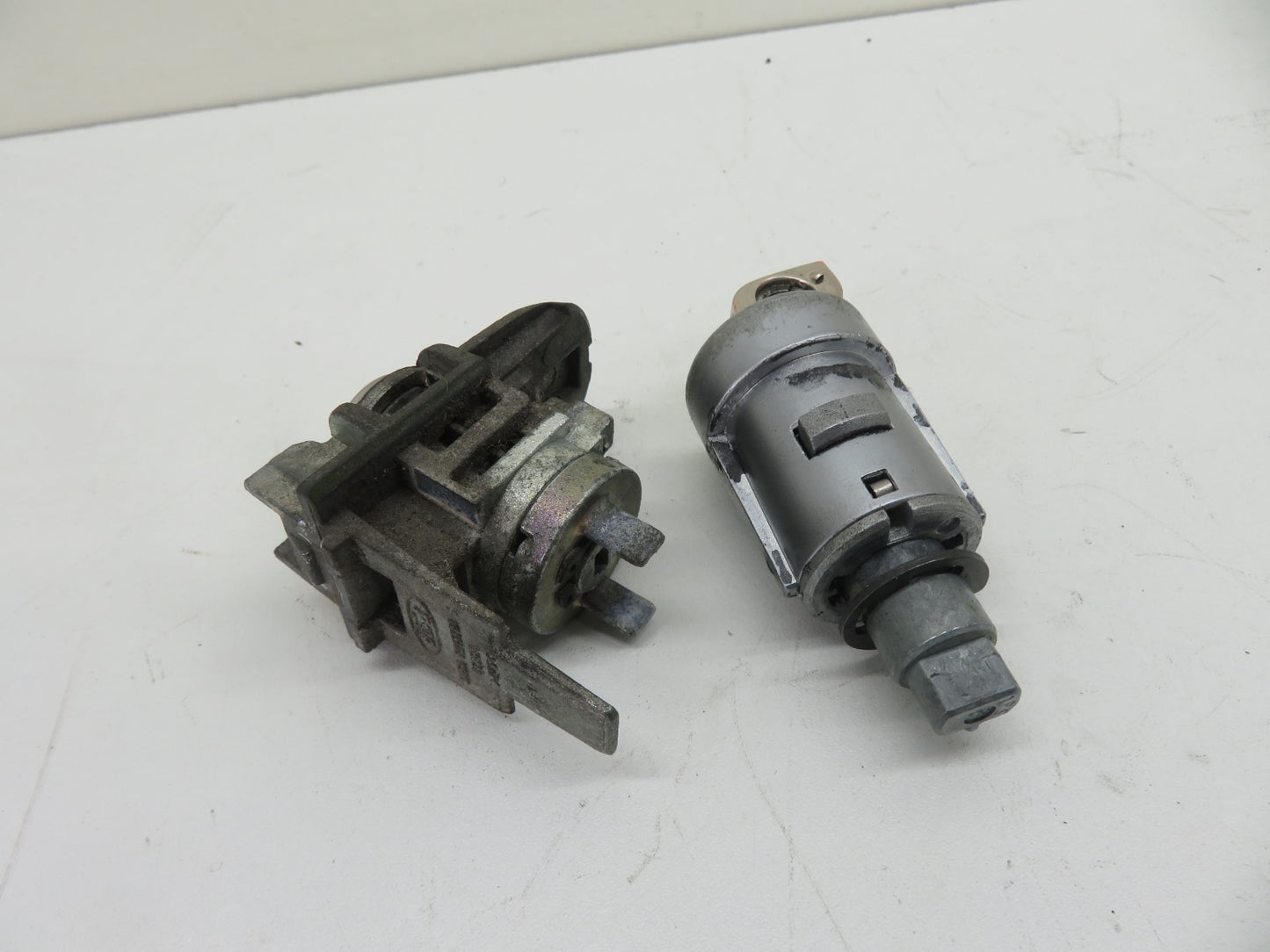 FORD FOCUS ST225 CAR DOOR LOCK IGNITION BARREL KEY 2005-2010