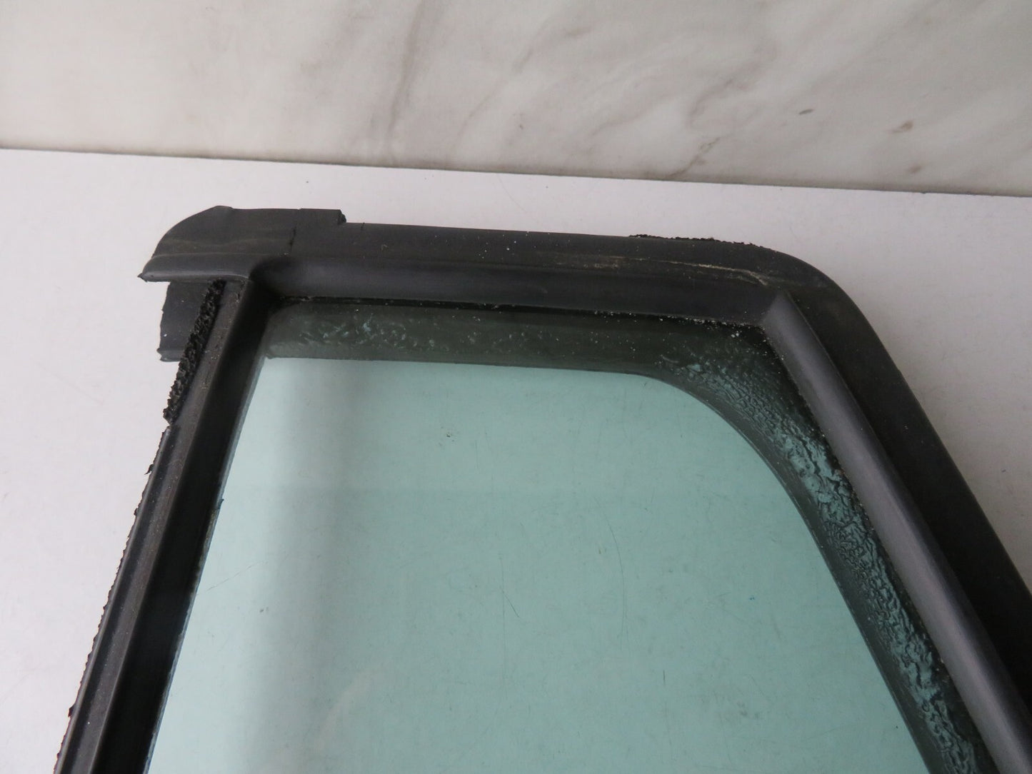 RENAULT LAGUNA ESTATE NSR DOOR QUARTER GLASS 43R-00049 2001-2005 A1345-1