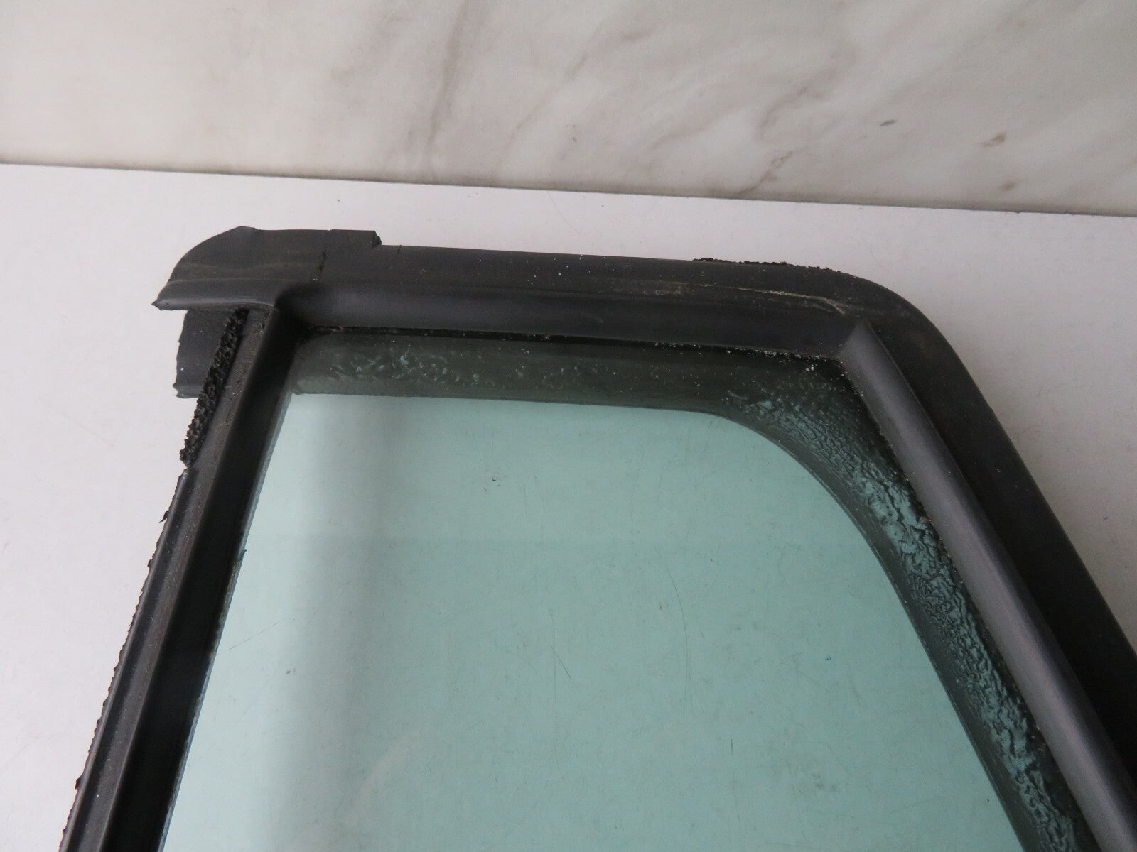 RENAULT LAGUNA ESTATE NSR DOOR QUARTER GLASS 43R-00049 2001-2005 A1345-1