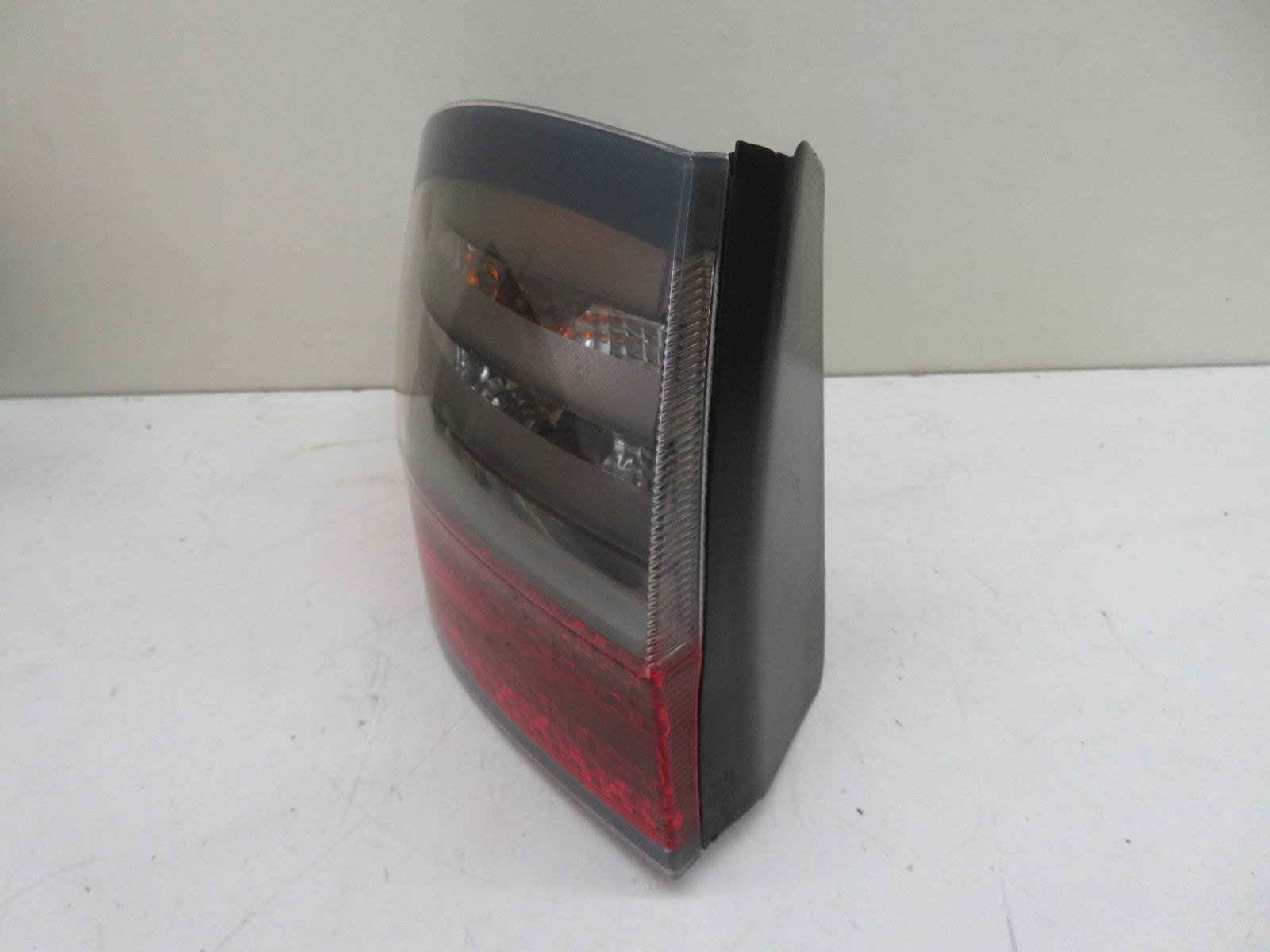 FORD S MAX NSR REAR PASSENGER OUTER TAIL LIGHT 2006-2010 1302-4