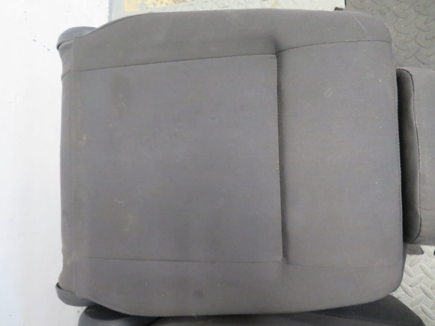 VOLKSWAGEN VW TOURAN MIDDLE ROW CLOTH SEATS CADDY 2K (SEE PHOTOS) 2003-2009