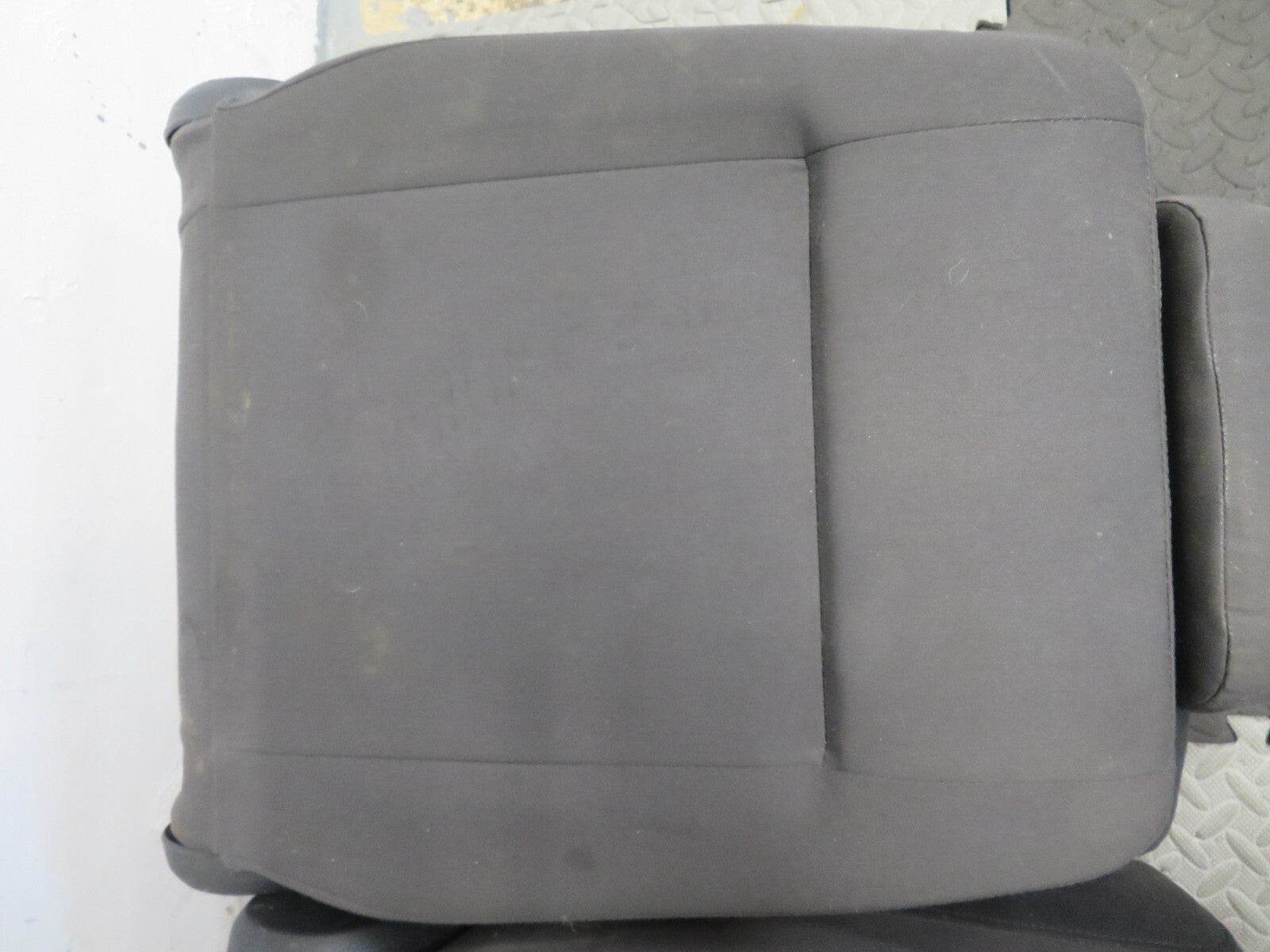 VOLKSWAGEN VW TOURAN MIDDLE ROW CLOTH SEATS CADDY 2K (SEE PHOTOS) 2003-2009