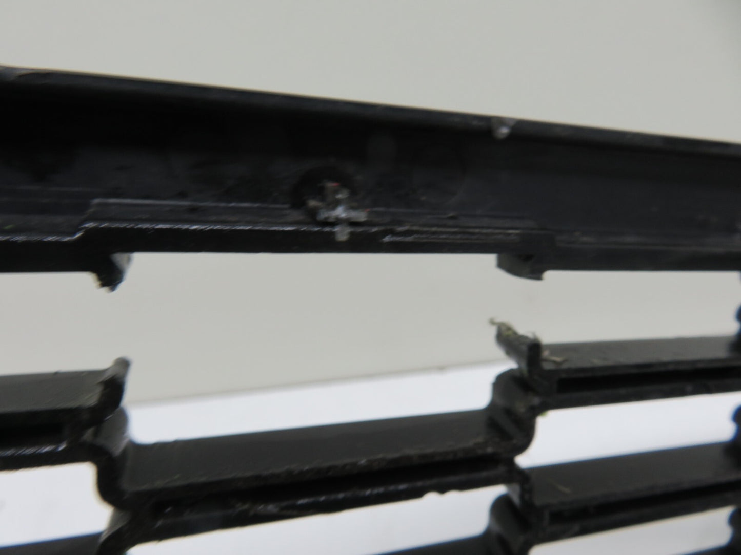 MINI COOPER S R53 AERO LOWER FRONT GRILLE JCW (DAMAGE SEE PHOTOS) 2001-2006