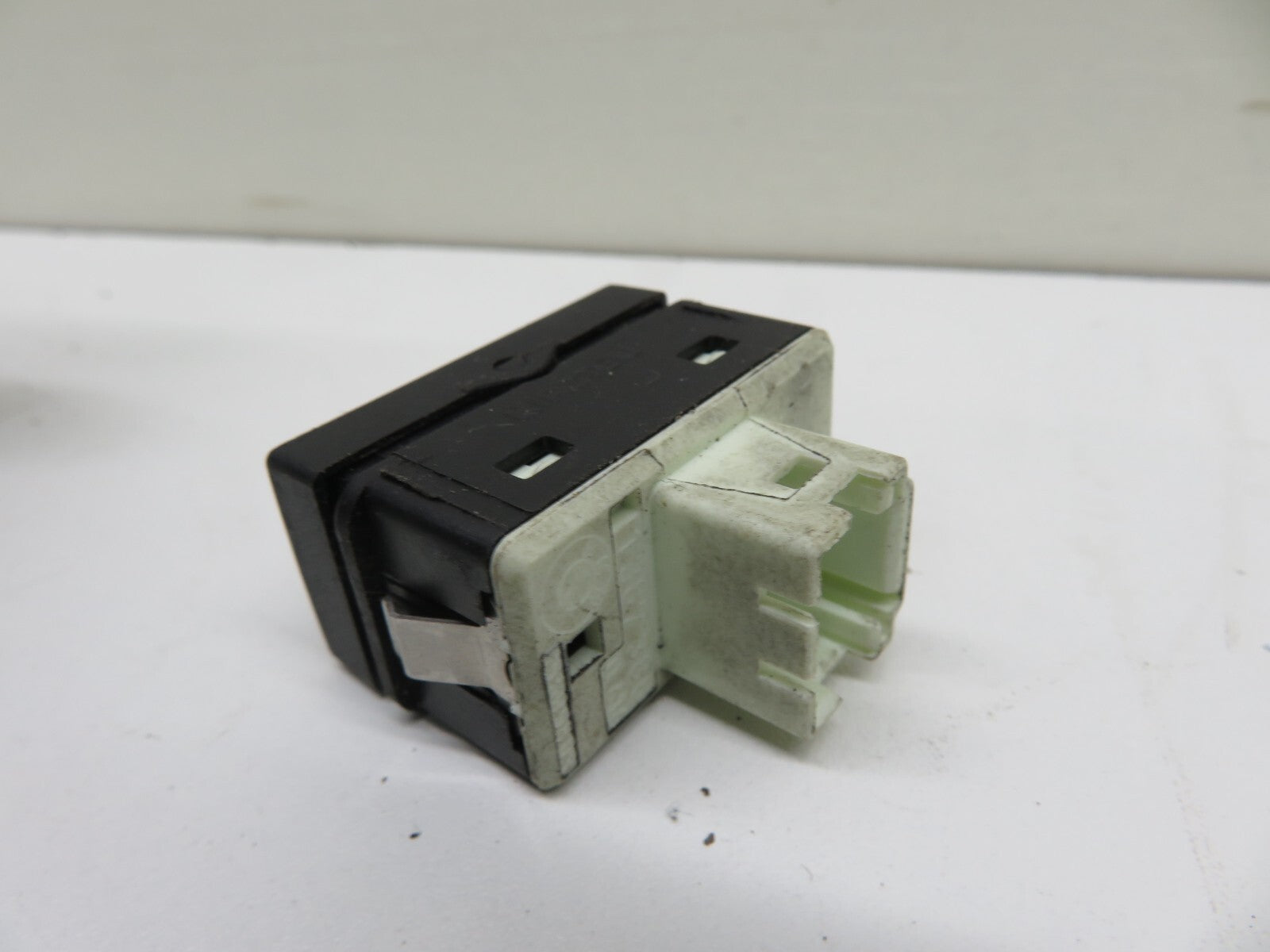 BMW E36 3 SERIES REAR WINDOW SWITCH 1991-1998 17**-10