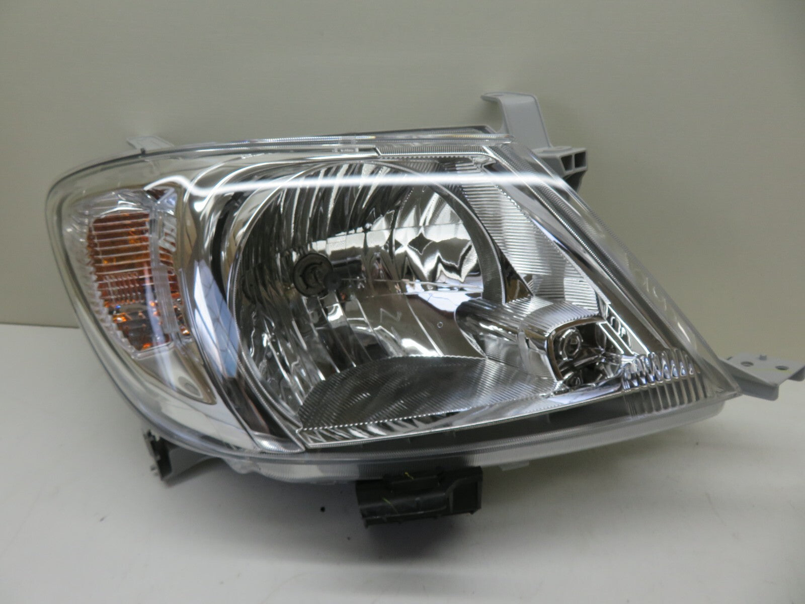 OS DRIVER SIDE HEADLIGHT FOR TOYOTA HILUX 81110-0K180 2009-2015