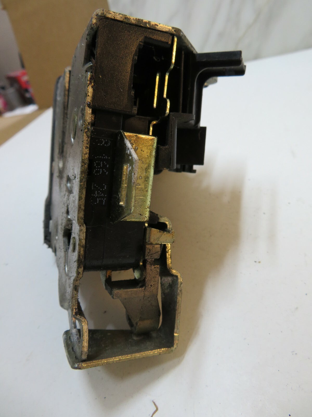 BMW 5 SERIES E39 NSR DOOR LOCK CATCH 8352165 1996-2003 B3