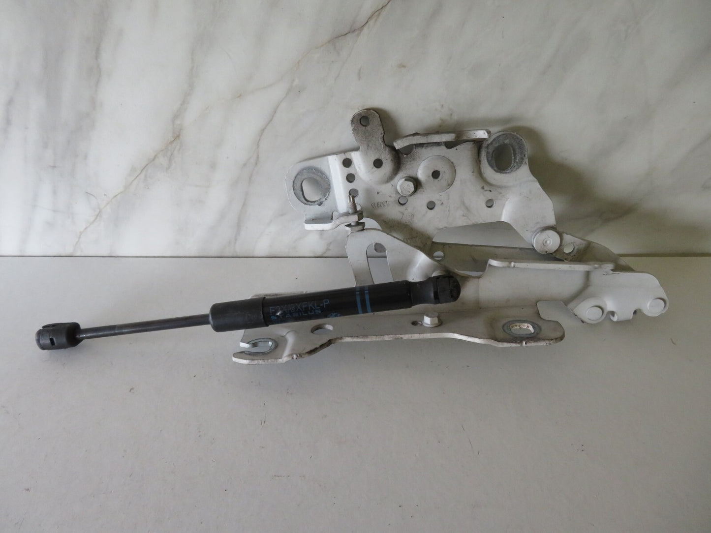 BMW 1 SERIES F20 BONNET HINGES IN WHITE 2012-2018 AMS1310