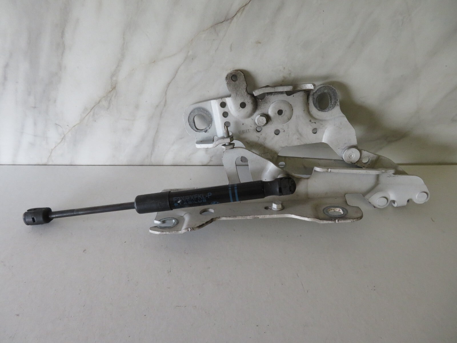 BMW 1 SERIES F20 BONNET HINGES IN WHITE 2012-2018 AMS1310