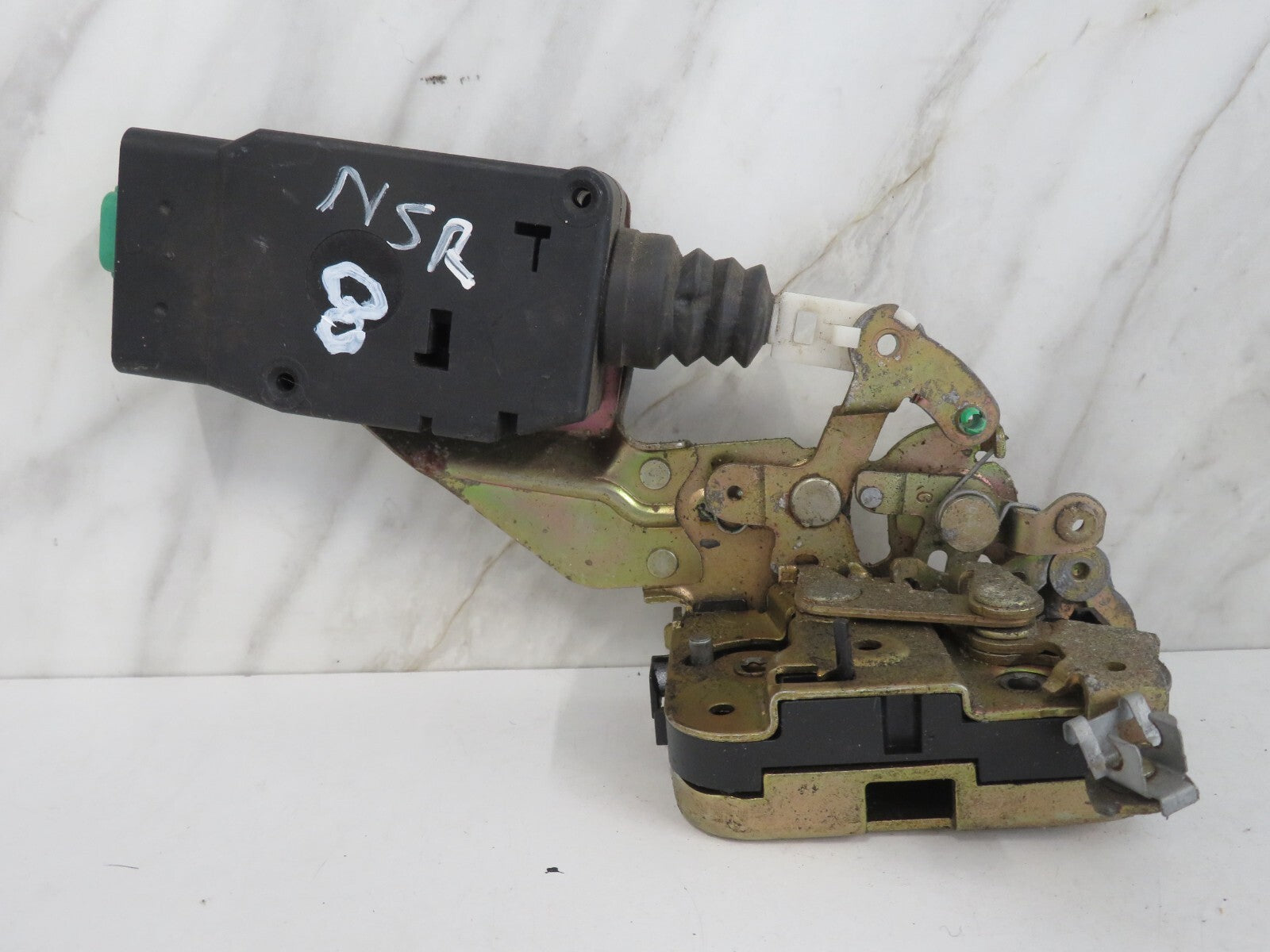 VOLVO V40 NSR PASSENGER REAR DOOR LOCK CATCH 1995-2004 AMS-8