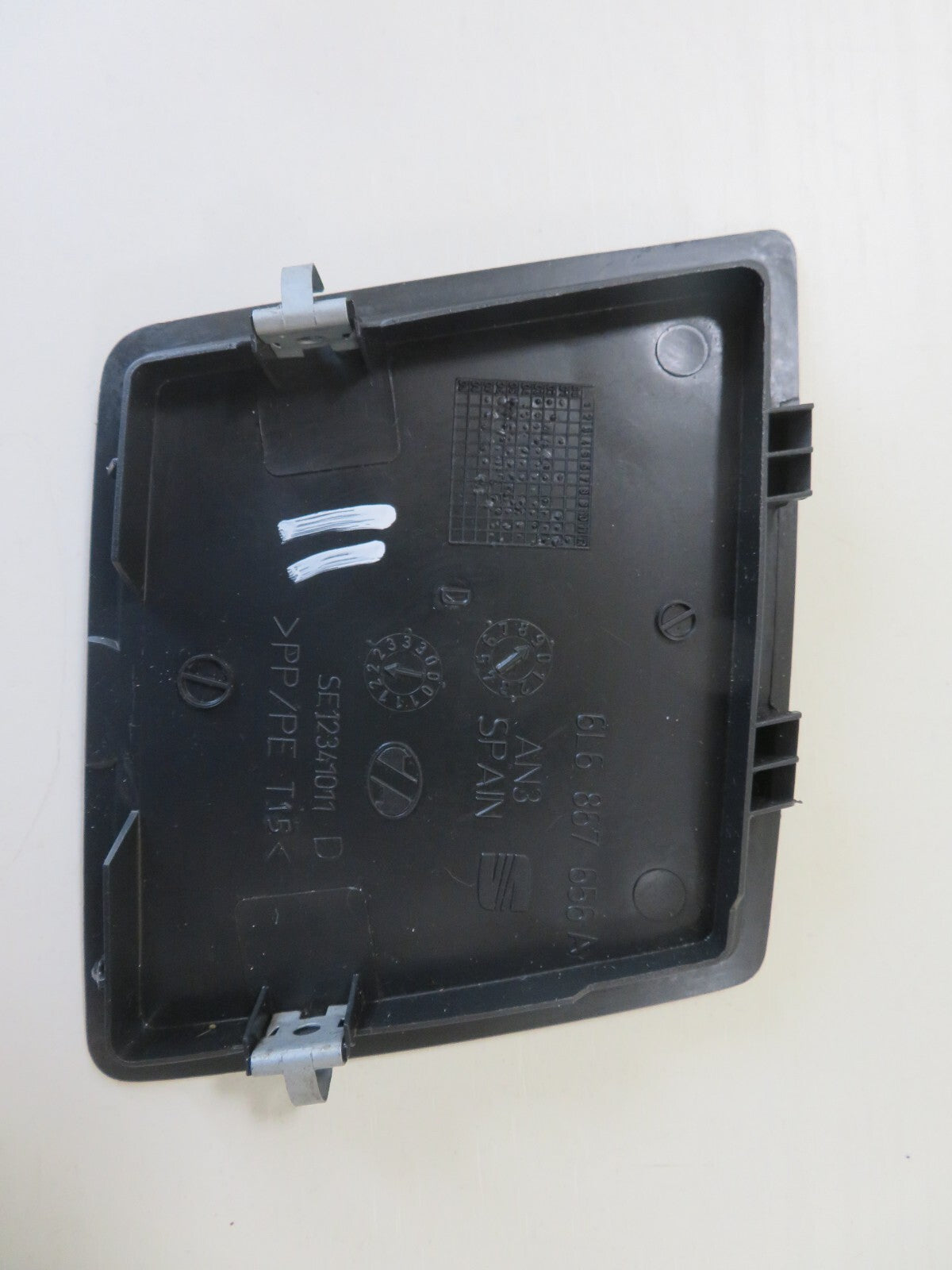 SEAT IBIZA MK3 6L REAR LIGHT ACCESS COVER TRIM RH 6L6867656A 2002-2008 2018-11