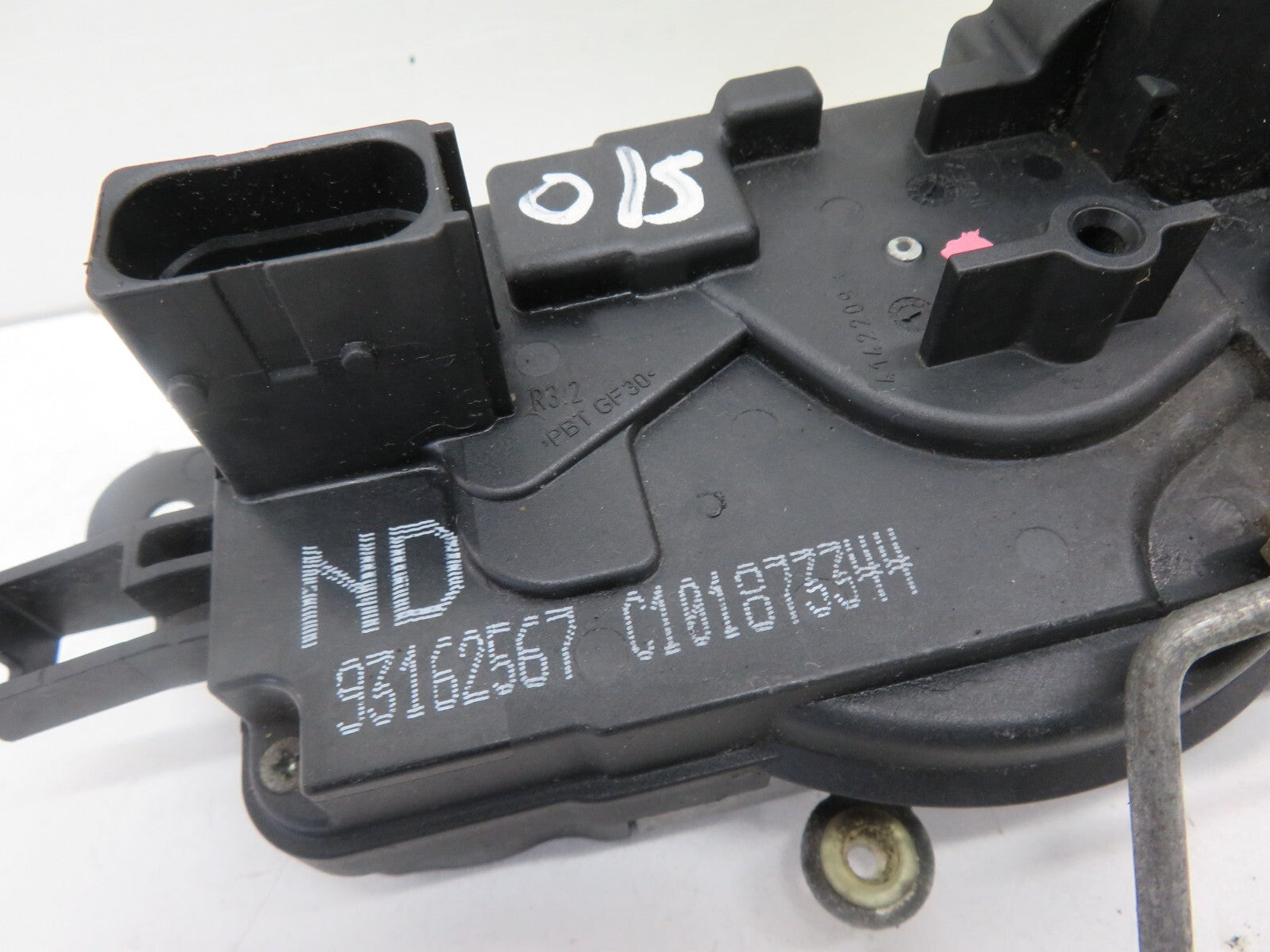 VAUXHALL TIGRA B OS DRIVER DOOR LOCK CATCH 93162567 2004-2009 A45-1