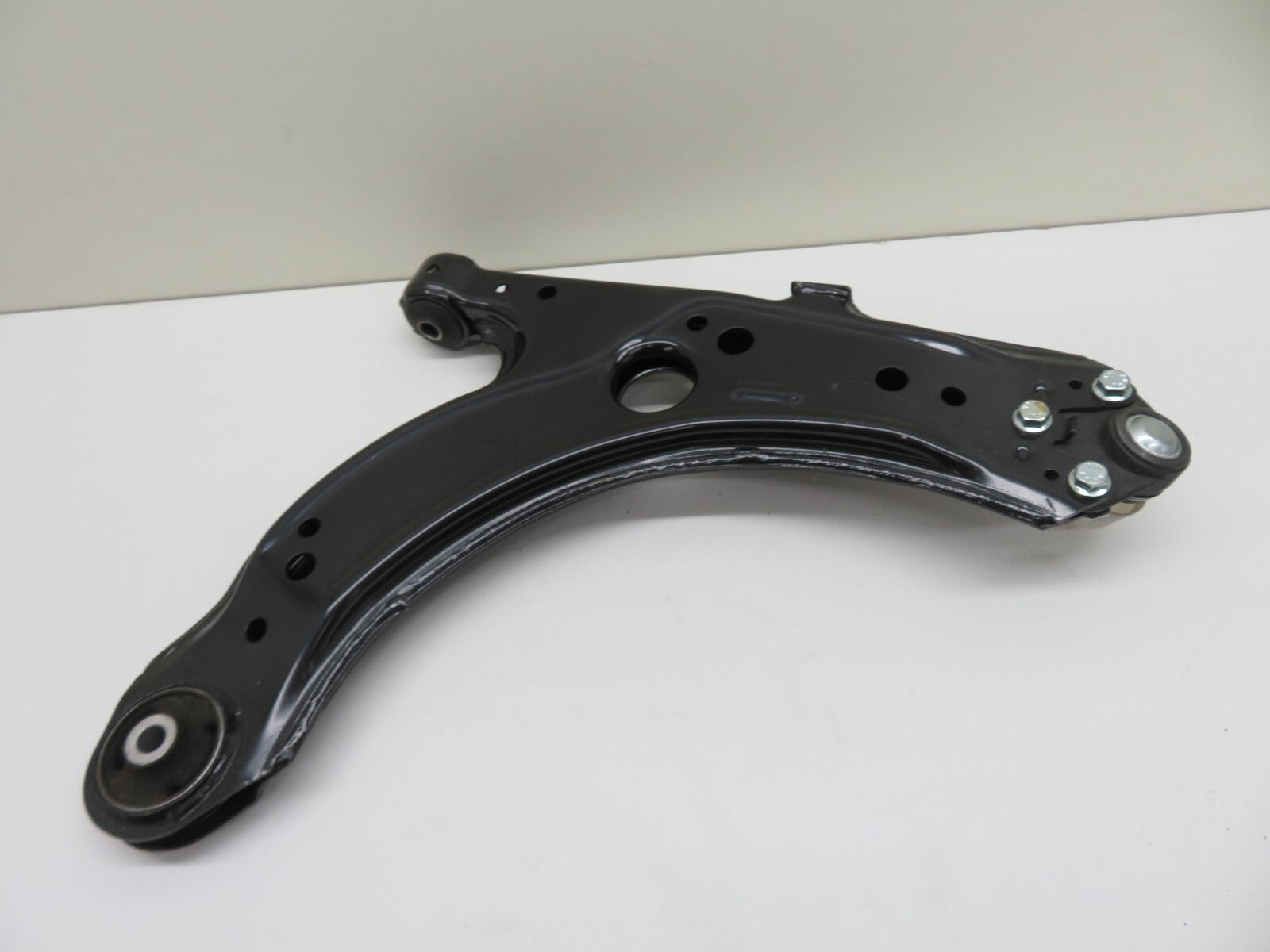 NS PASSENGER LEFT FRONT LOWER WISHBONE ARM FOR VW GOLF MK4 1998-2003