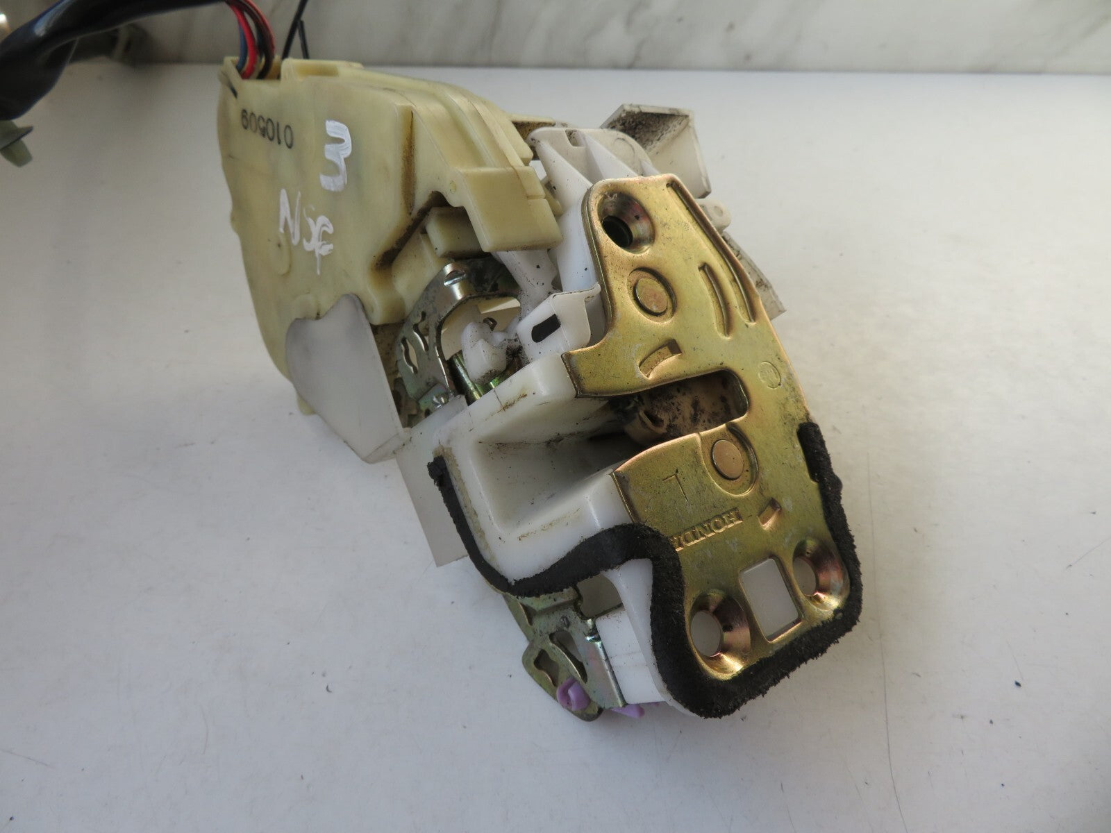 HONDA STREAM NSF DOOR LOCK CATCH 2000-2006 A1431-3