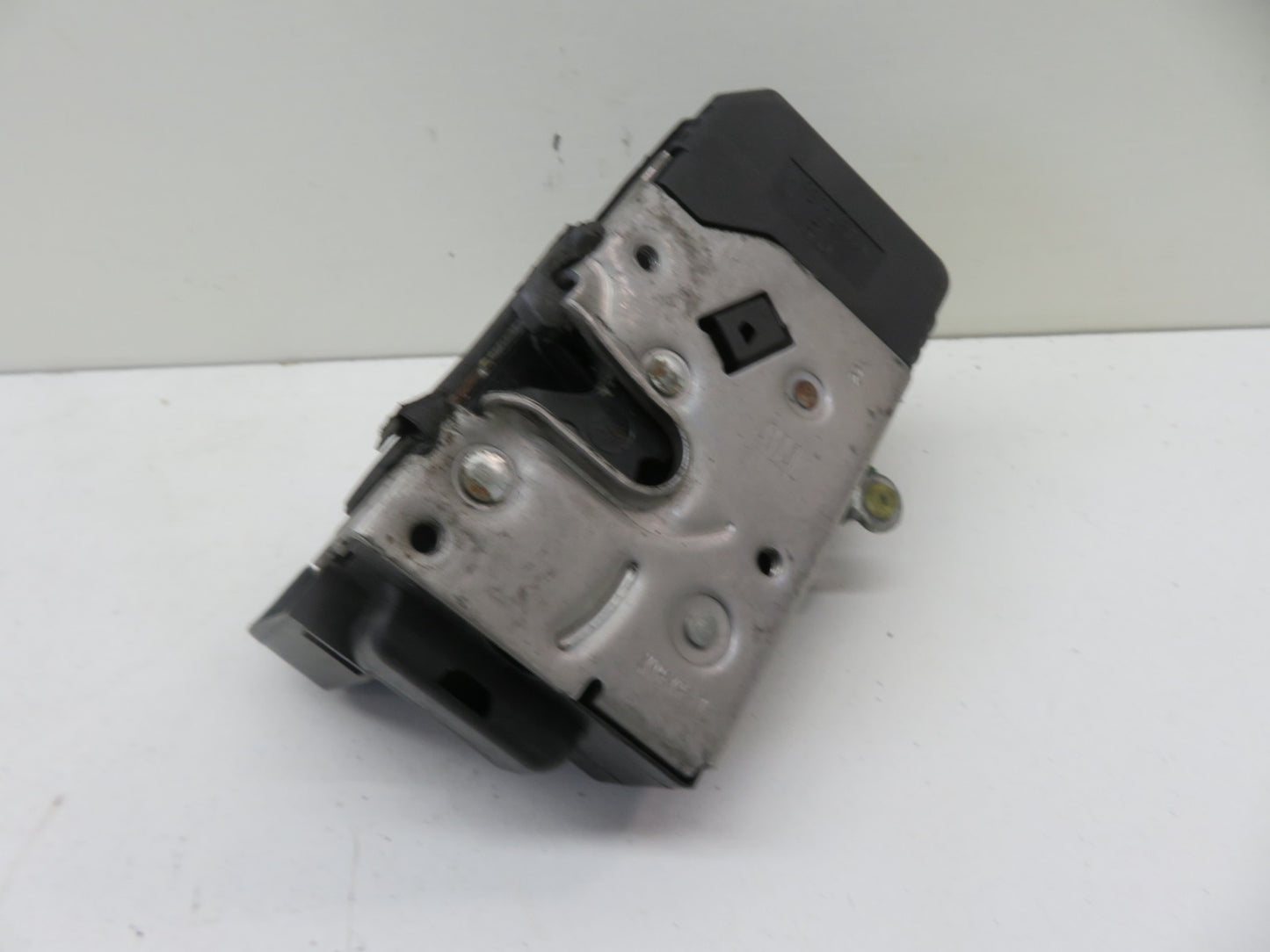 VAUXHALL ZAFIRA A OSF DRIVER DOOR LOCK CATCH 24444817 1999-2005 1353-2