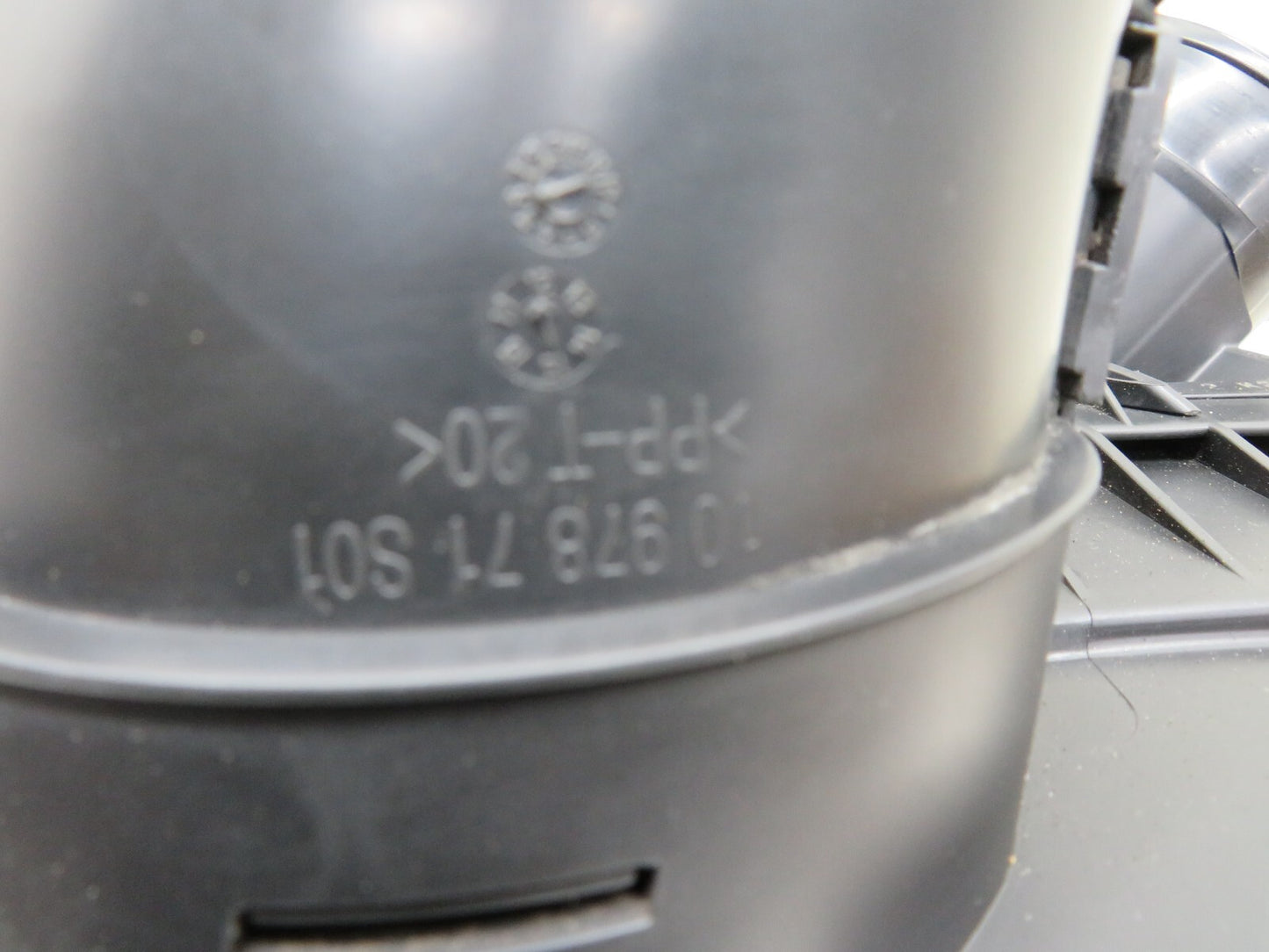 VAUXHALL MOKKA 1.7 CDTI AIR FILTER BOX WITH AIR FLOW METER MAF  2012-2016