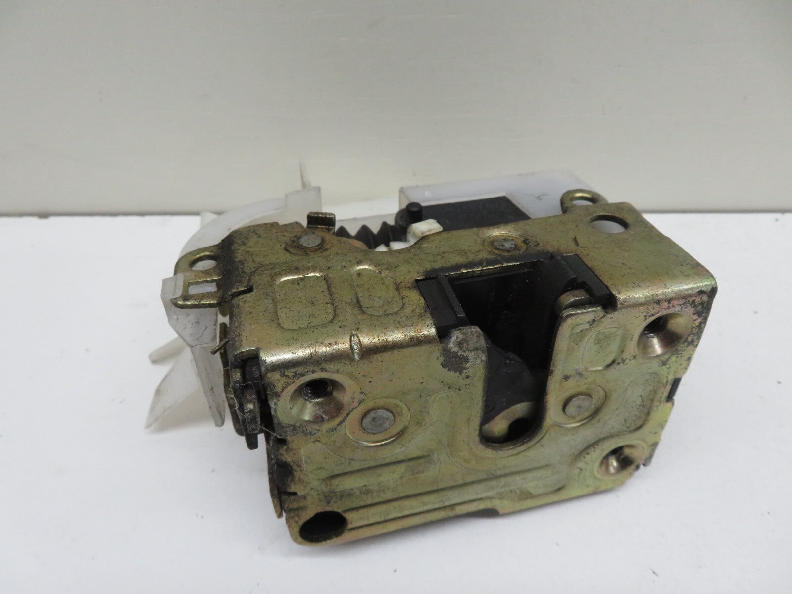 RENAULT ESPACE MK3 NSR LEFT REAR DOOR LOCK CATCH 1996-2002 1508-9