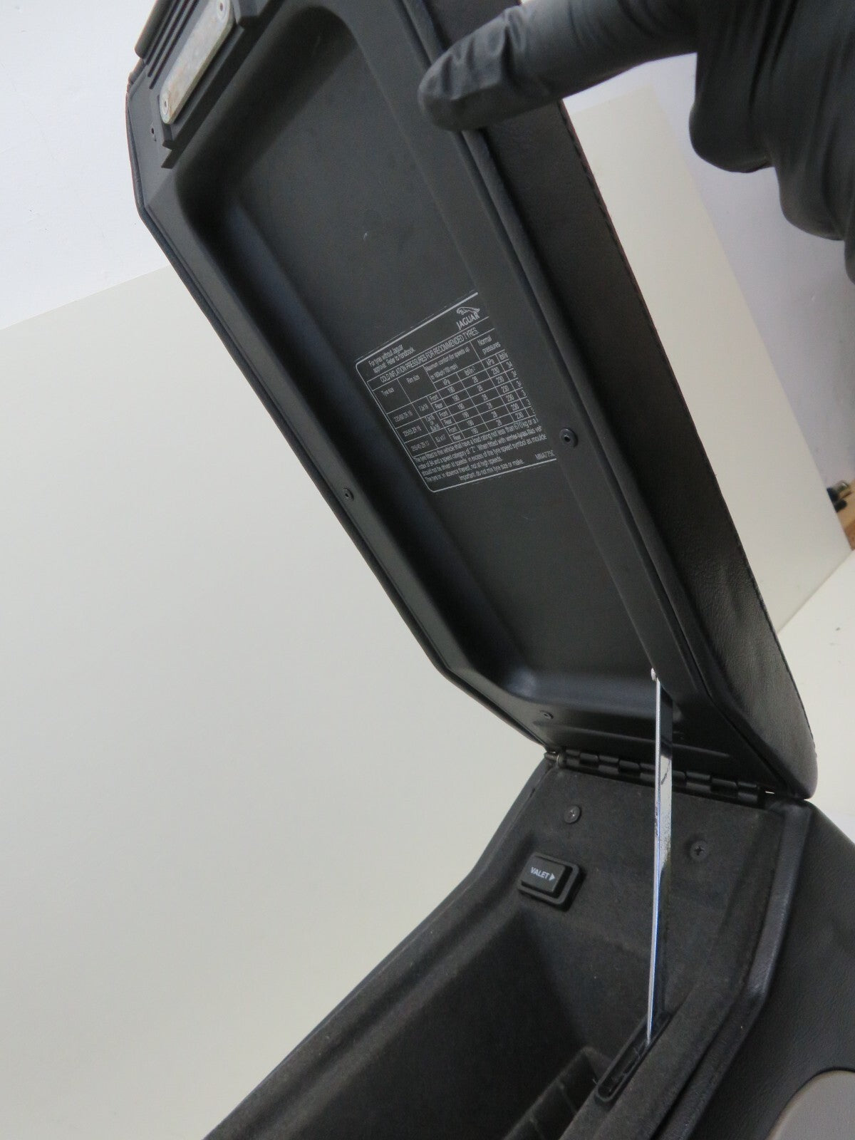 JAGUAR XJR CENTER CONSOLE ARM REST 1994-2001