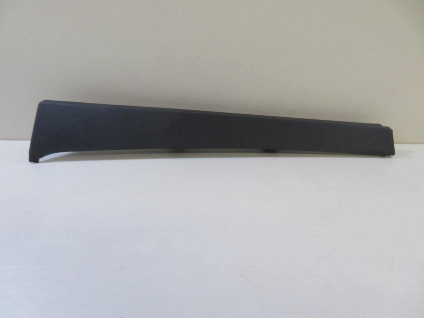 VOLKSWAGEN VW TOURAN NS PASSENGER EDGE TRIM 1T0868223B 2003-2009 1750-3