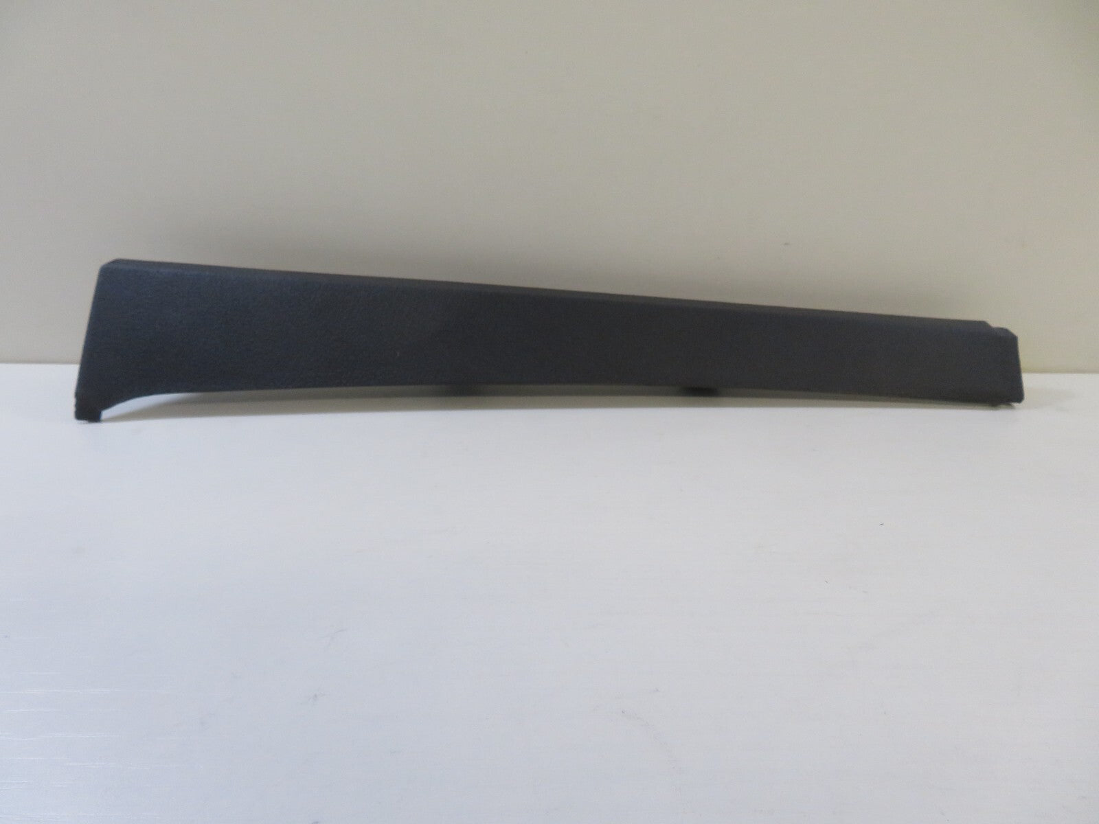 VOLKSWAGEN VW TOURAN NS PASSENGER EDGE TRIM 1T0868223B 2003-2009 1750-3
