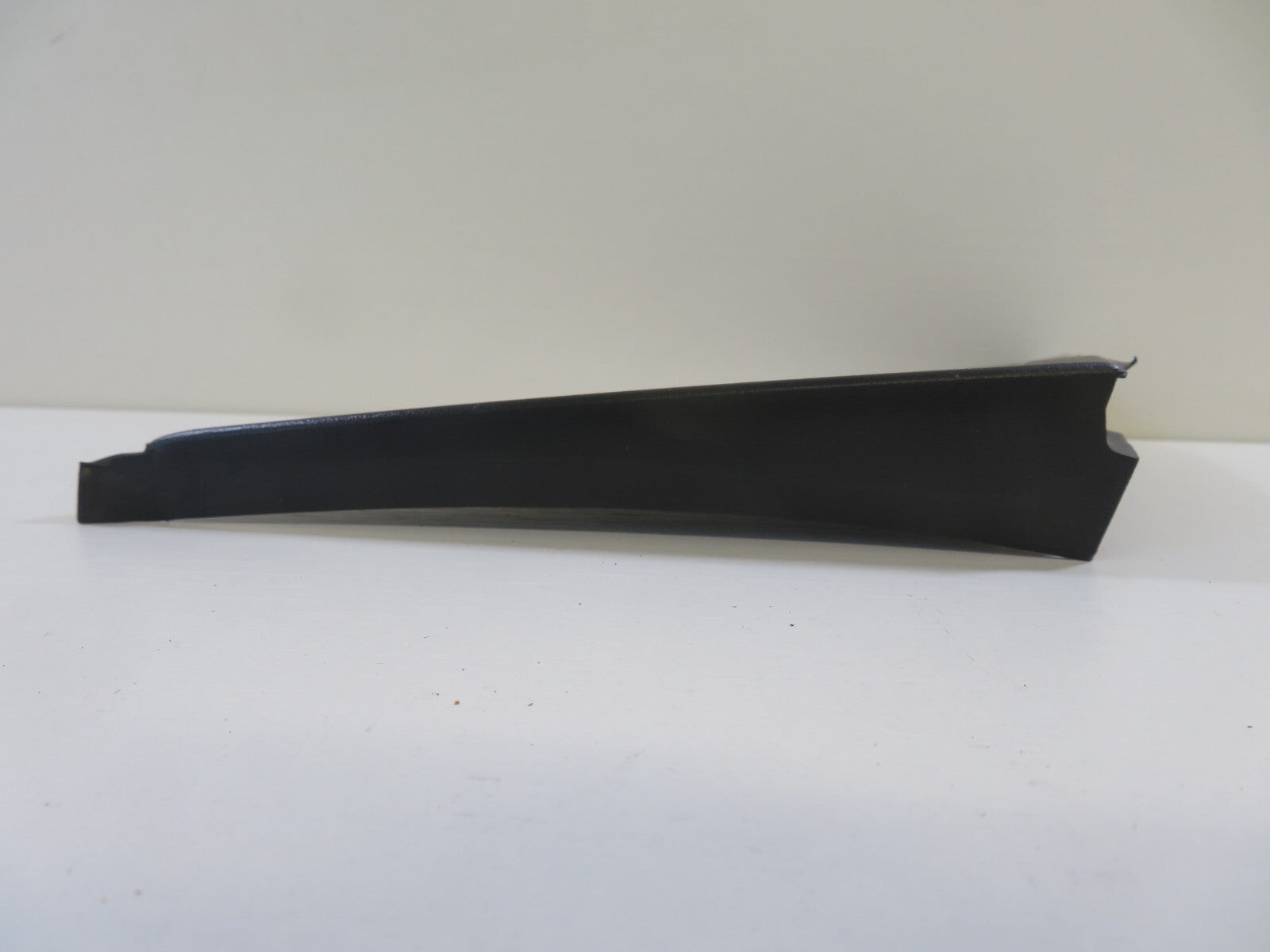 FORD FOCUS MK2 OS DRIVER FRONT QUARTER TRIM 4M51-A16003-A 2004-2011 1744-12