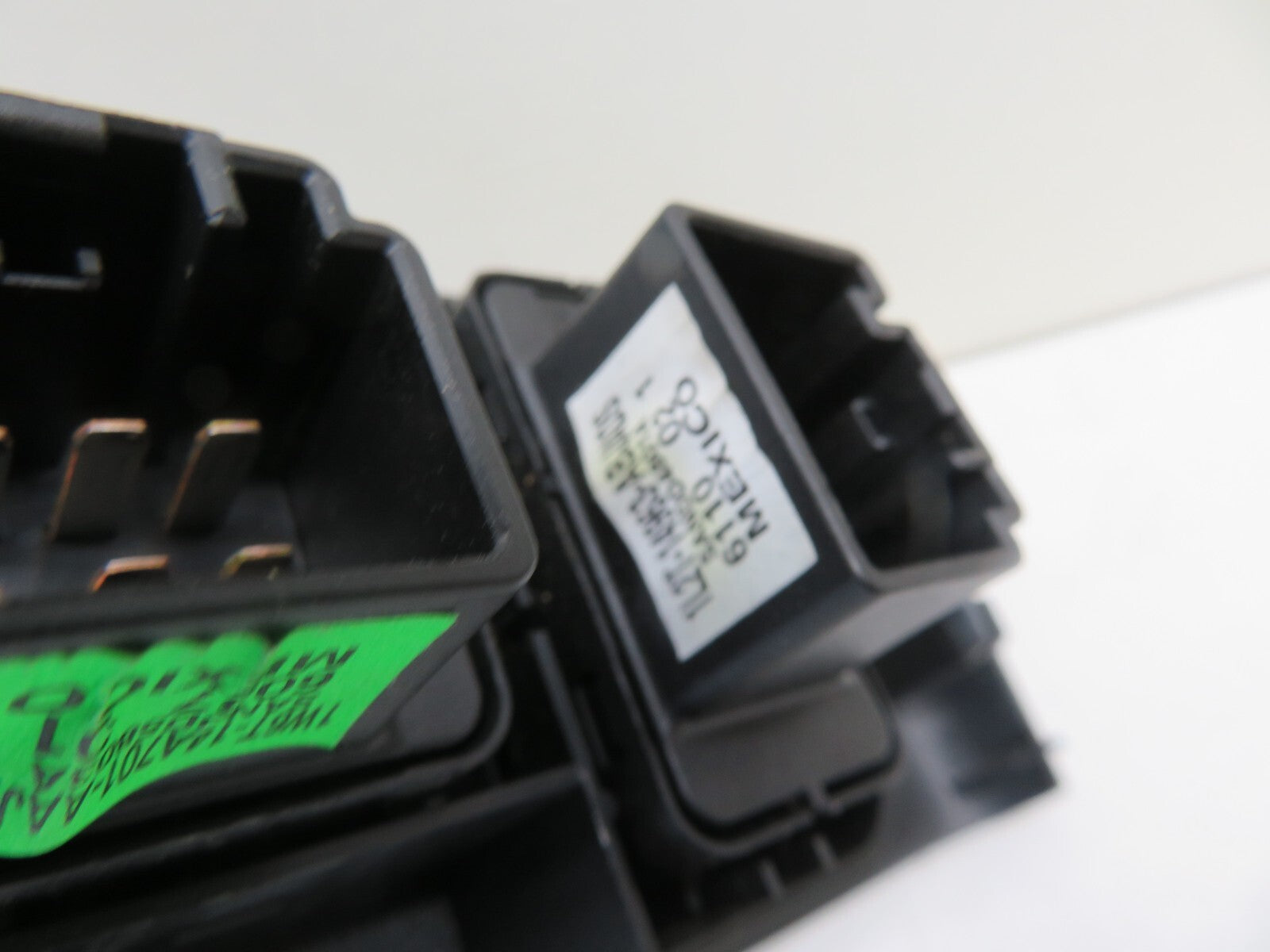 LAND ROVER FREELANDER 1 NS PASSENGER WINDOW SWITCH 2004-2006 1734-18