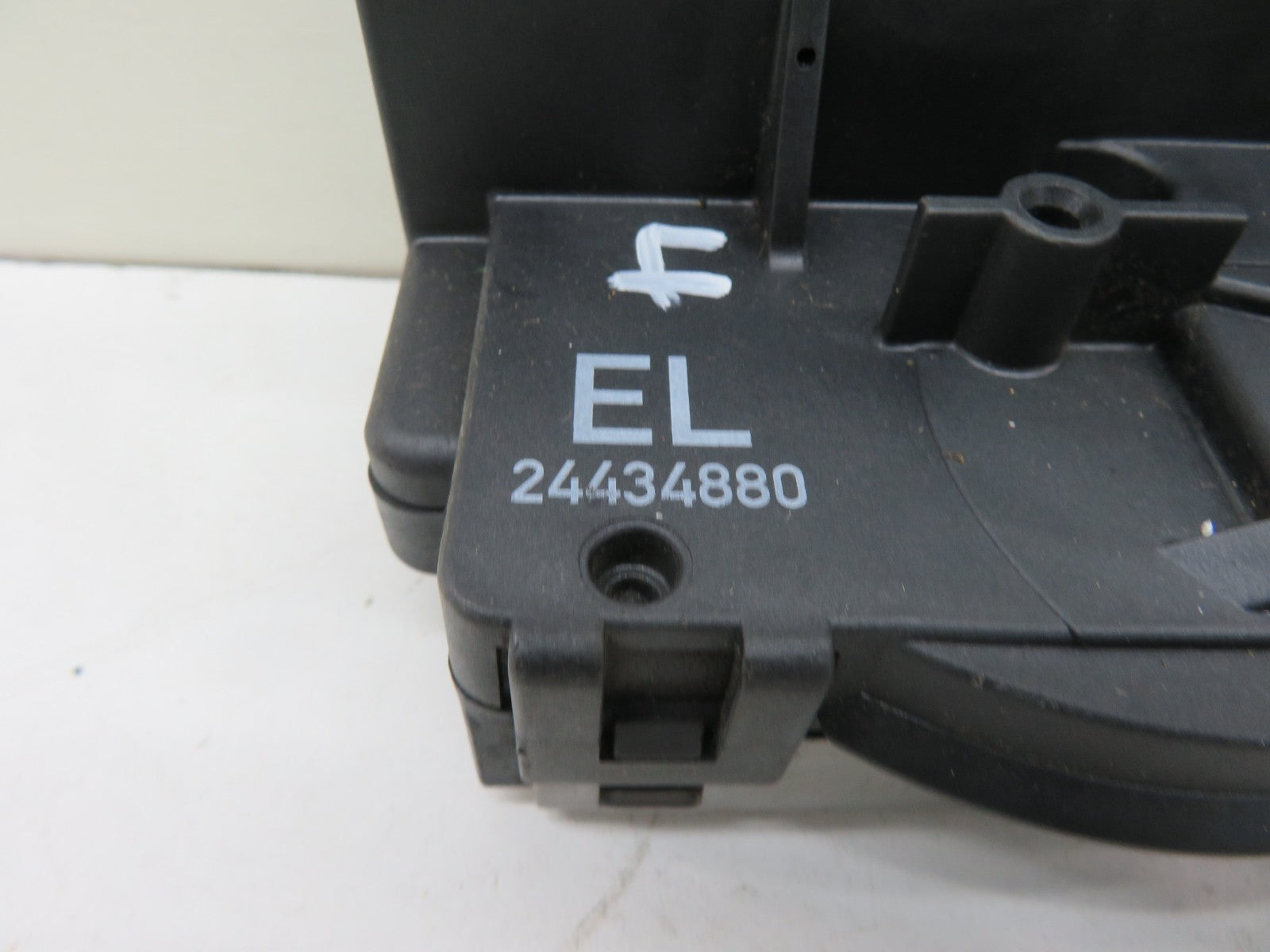 VAUXHALL MERIVA NSF PASSENGER DOOR LOCK CATCH 24434880 2003-2010 1511-4