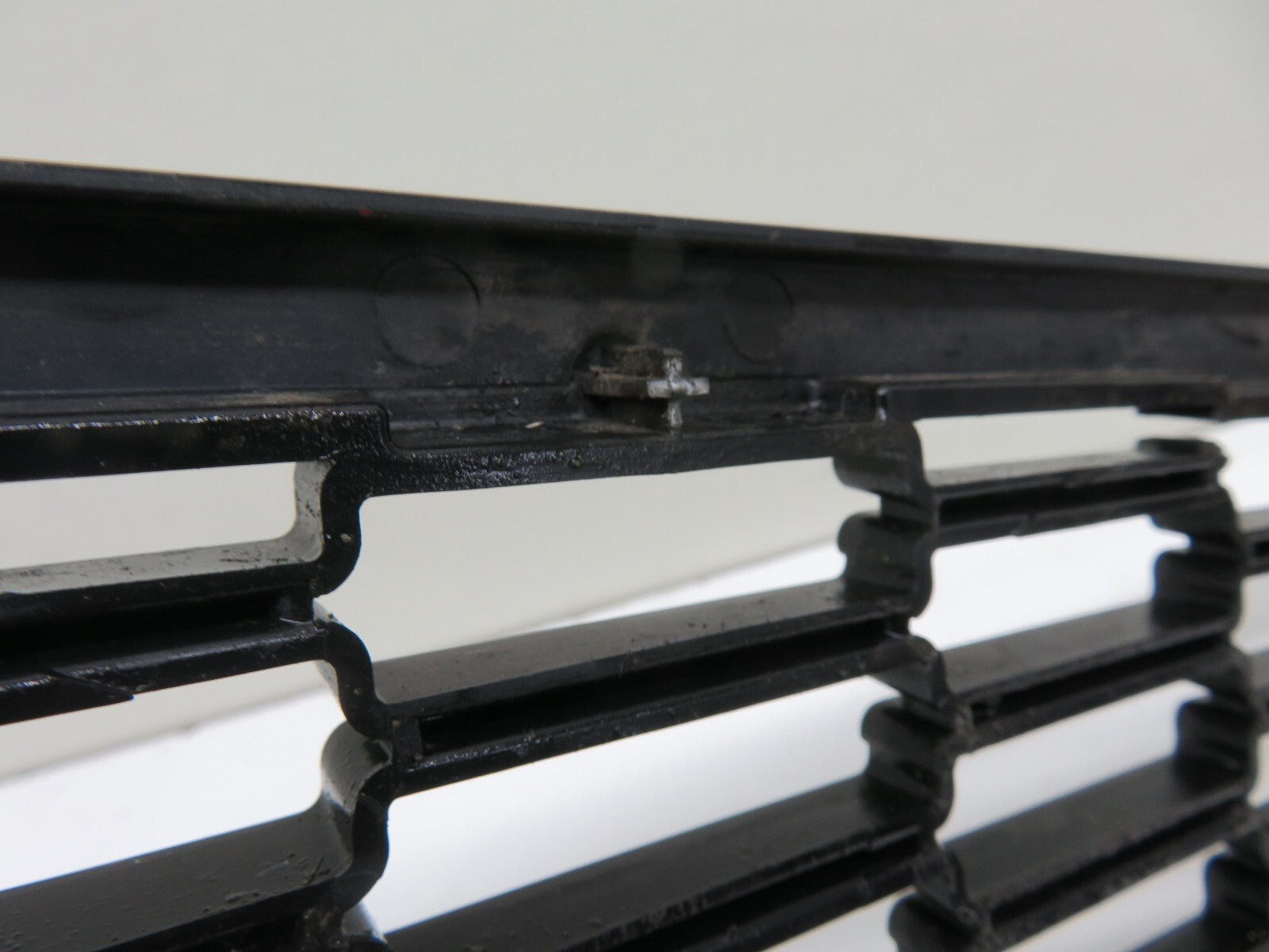 MINI COOPER S R53 AERO LOWER FRONT GRILLE JCW (DAMAGE SEE PHOTOS) 2001-2006