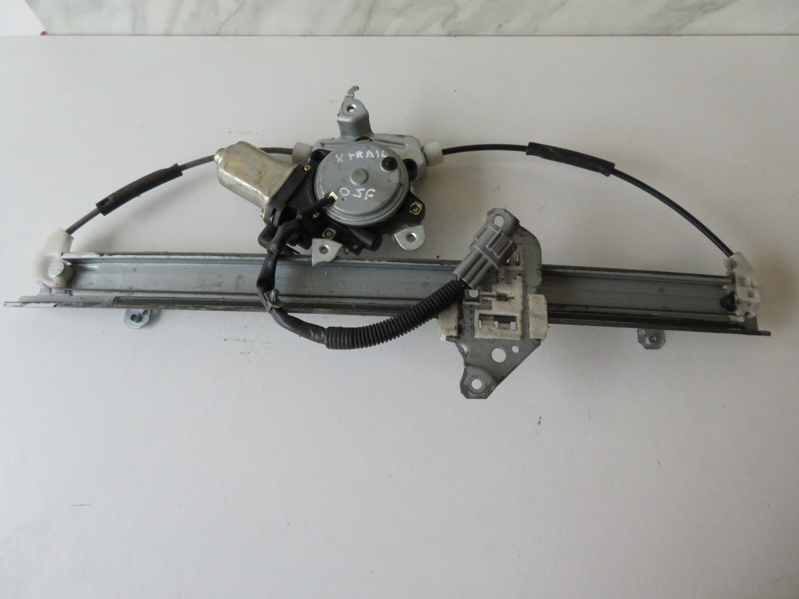 NISSAN X-TRAIL OSF WINDOW REGULATOR 807308H300 01-07 AMS1356