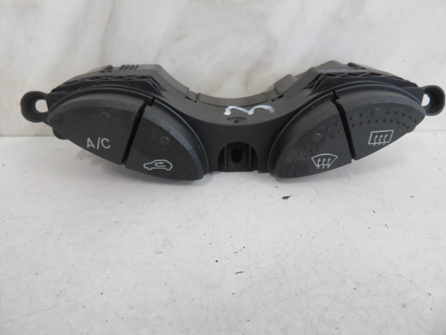 FORD FOCUS AC WINDOW DEMIST SWITCHES 98AG-19A945-CH 1998-2005 MIX1236-3