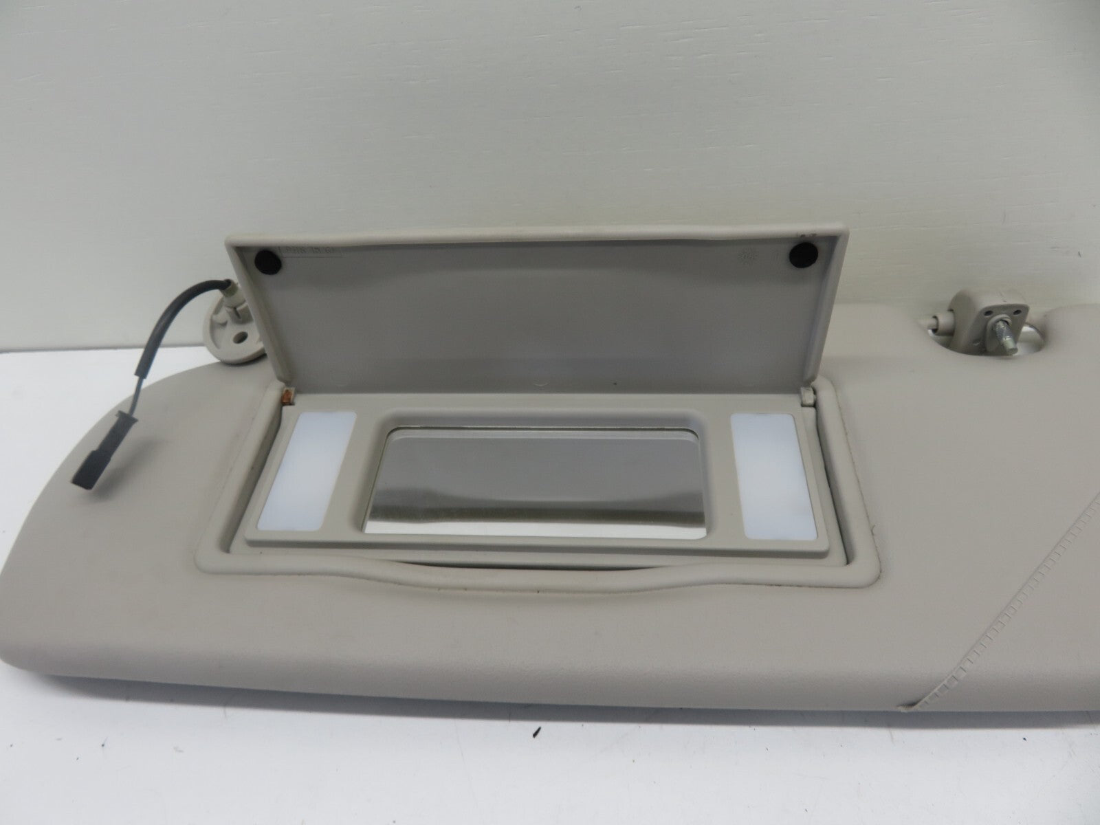 LAND ROVER FREELANDER 1 NS PASSENGER SUN VISOR 1997-2006 1734-1