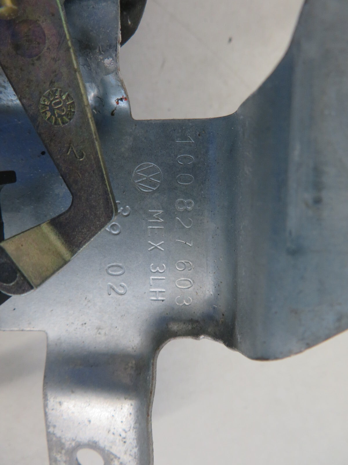 VOLKSWAGEN VW BEETLE FUEL FLAP ACTUATOR 3B0959781A 1999-2005 1641-7