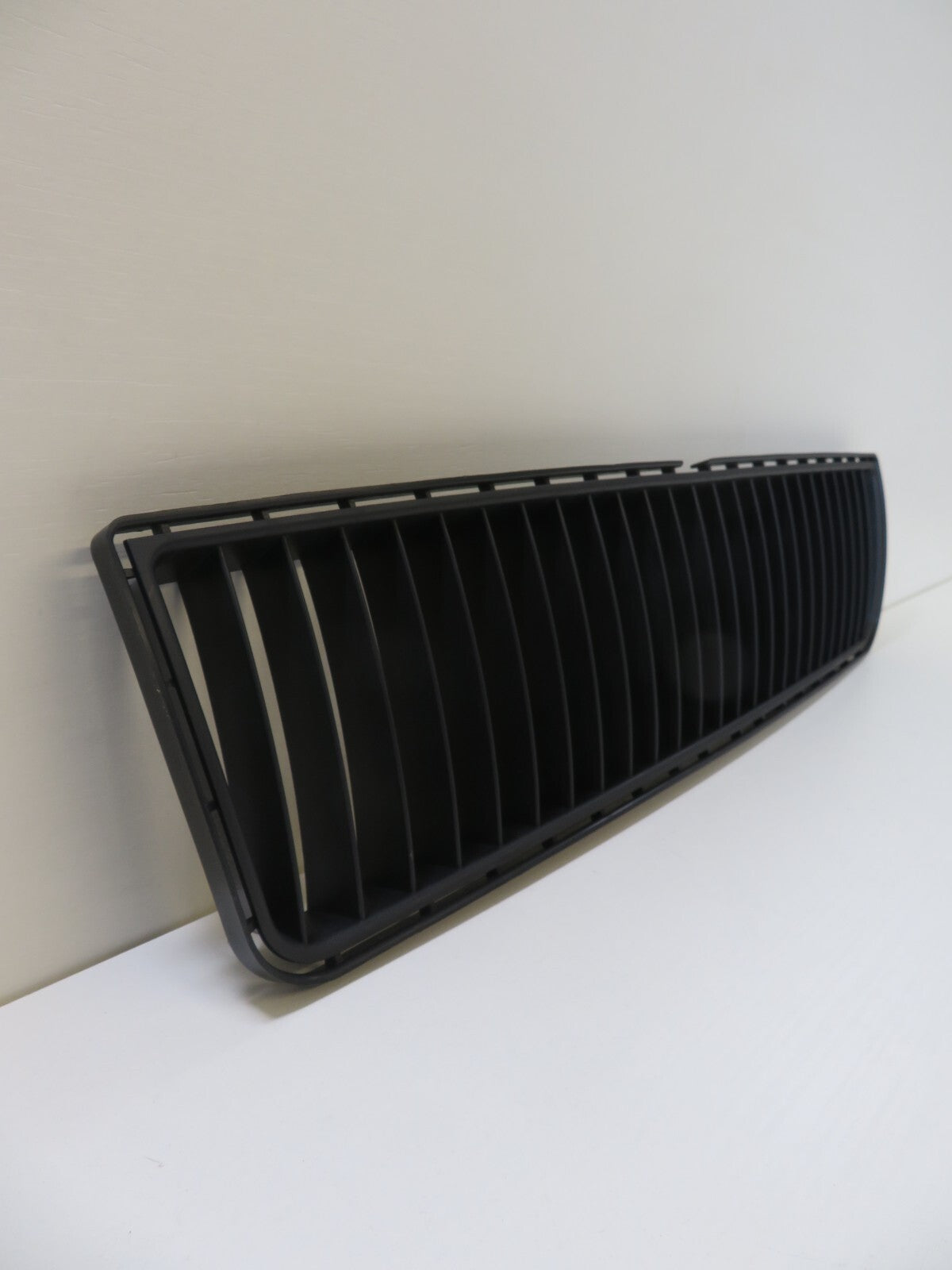 FRONT BUMPER GRILLE FOR SKODA OCTAVIA SD07006GAN 1997-2010