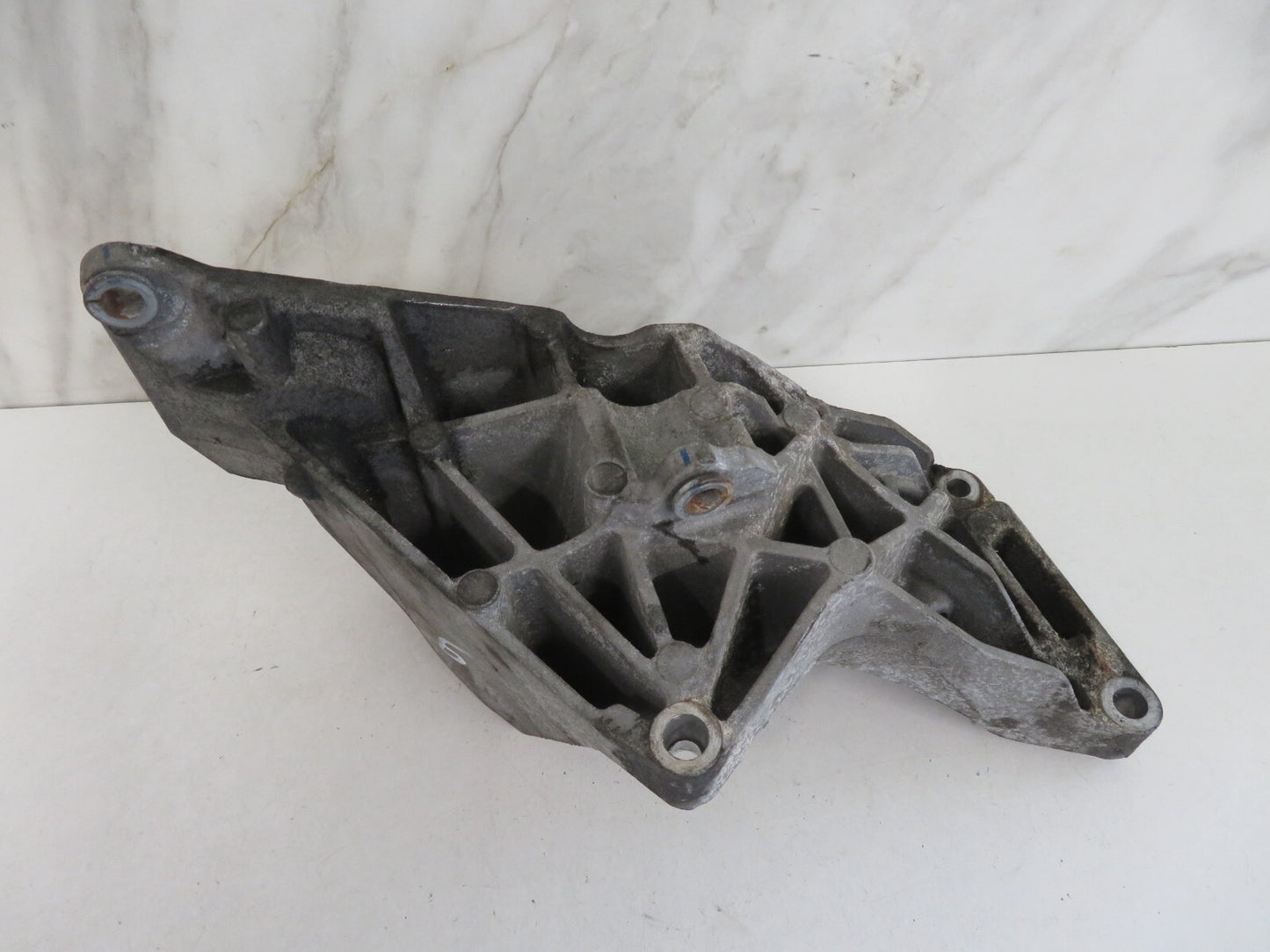 JAGUAR XF X250 ALTERNATOR MOUNT BRACKET 4R8Q-10239-DE 2008-2016 1241-6